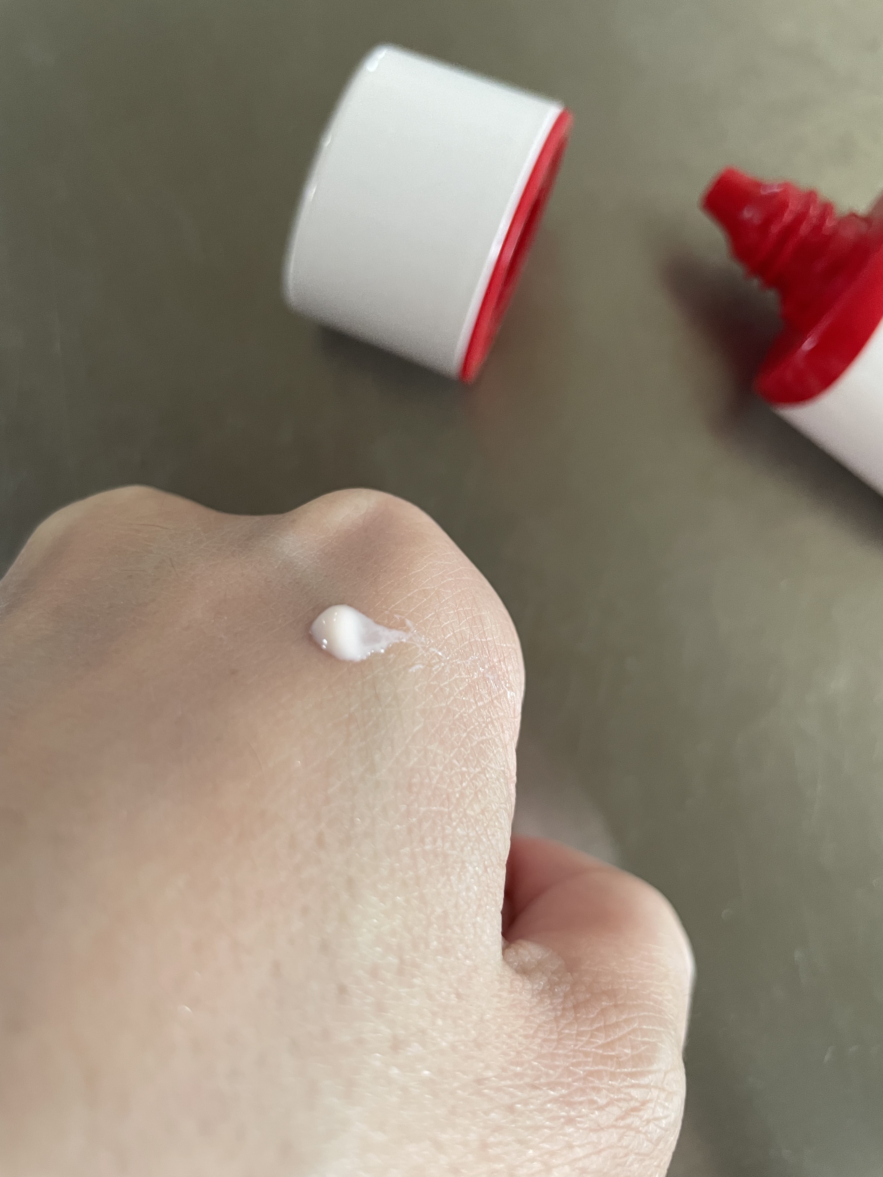 エッセンス スキングロウ ファンデーション 160 Shell/SHISEIDO/リキッドファンデーションを使ったクチコミ（3枚目）