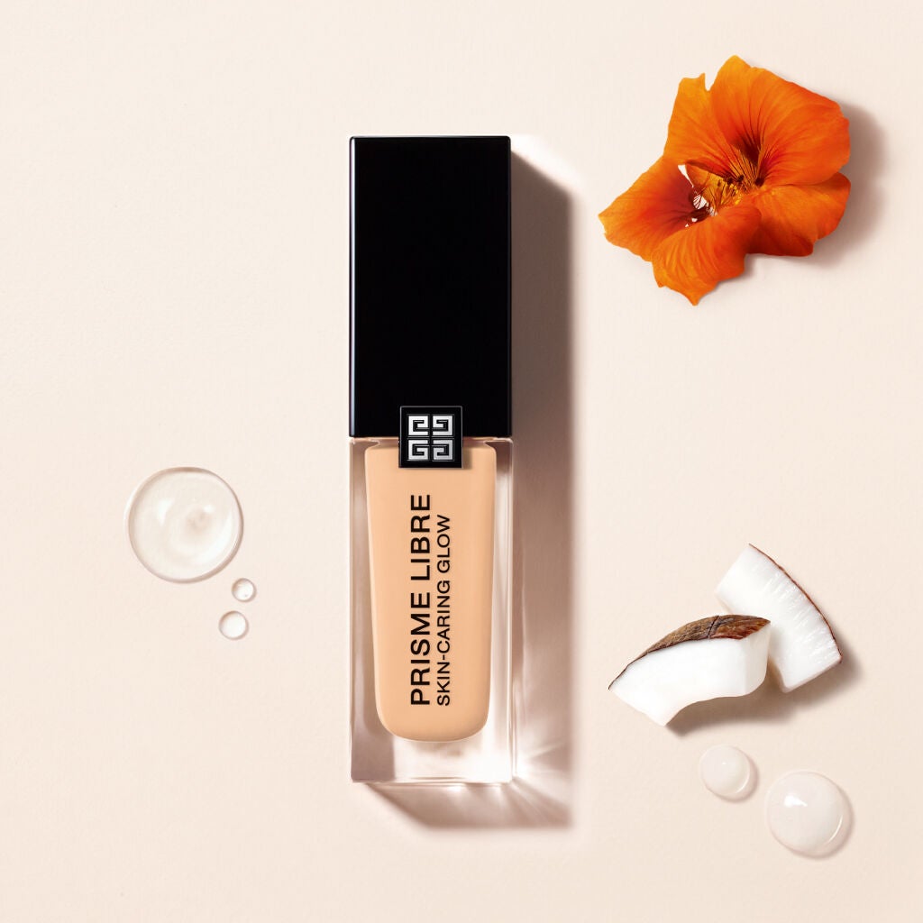 GIVENCHY公式アカウント on LIPS 「✨プリズム・リーブル・スキンケアリング・グロウ✨プリズムに着想..」(1枚目)