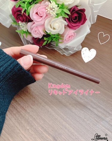 【Twitter当選です】︎

kingdomLIQUID EYELINER
キングダム リキッドアイライナーR1

肌なじみの良い ディープブラウン

♡ ••┈┈┈┈┈┈┈┈•• ♡

💓‪描きやすさを追求した「オリジナル筆」

◎3種の毛をオリジナルブレンドし、 驚きの描きやすさを実現。
コシのある極細毛で目尻のハネも綺麗に描ける。

💓‪美発色で瞳キレイに魅せる

◎独自開発! 
鮮やかに発色する「DEEPカラーピグメント」配合。
ツヤのある美発色で瞳をキレイに演出。

💓‪長時間にじみにくい W プルーフ処方

◎水に強いウォータープルーフ × 皮脂に強いスマッジプルーフ。
◎水・涙・汗・皮脂・こすれをブロック!
◎長時間にじまず綺麗なラインをキープ。

💓‪まつ毛美容液成分配合 (保湿成分)

メイク中もまつ毛の根元をうるおいケア。
ゴボウ根エキス・セラミドNP・加水分解コラーゲン・マコンブエキス

💓‪イージーオフ & 染料不使用
通常のクレンジング料で簡単にオフできる顔料タイプ。

♡ ••┈┈┈┈┈┈┈┈•• ♡

実際に使ってみたよ💓‪

とっても細いので
綺麗にラインをひくことができました💓‪

ディープブラウンは
少し明るめのブラウン💓‪

素敵なお色味でした‼️💓‪

いつもはブラックを使うことが多いんだけどディープブラウンのほうがナチュラルな感じに仕上がって好きかも💓‪🥹🥹🥹

水に強いウォータープルーフで
汗や皮脂に強いのに
ちゃんとクレンジングでメイクが落ちるところが気に入ったよ💓‪🥹

いつもと違うメイクを楽しめたよ👍🏻⭐️🎵

チェックしてみてね💓‪😌

#キングダム
#Kingdom
#キングダムアイライナー
#キングダムリキッドアイライナー
#アイライナー
#リキッドアイライナー

#メイク好き 
 #メイク好きな人と繋がりたい 
 #LIPS投稿アワード1000万DL記念の画像 その0