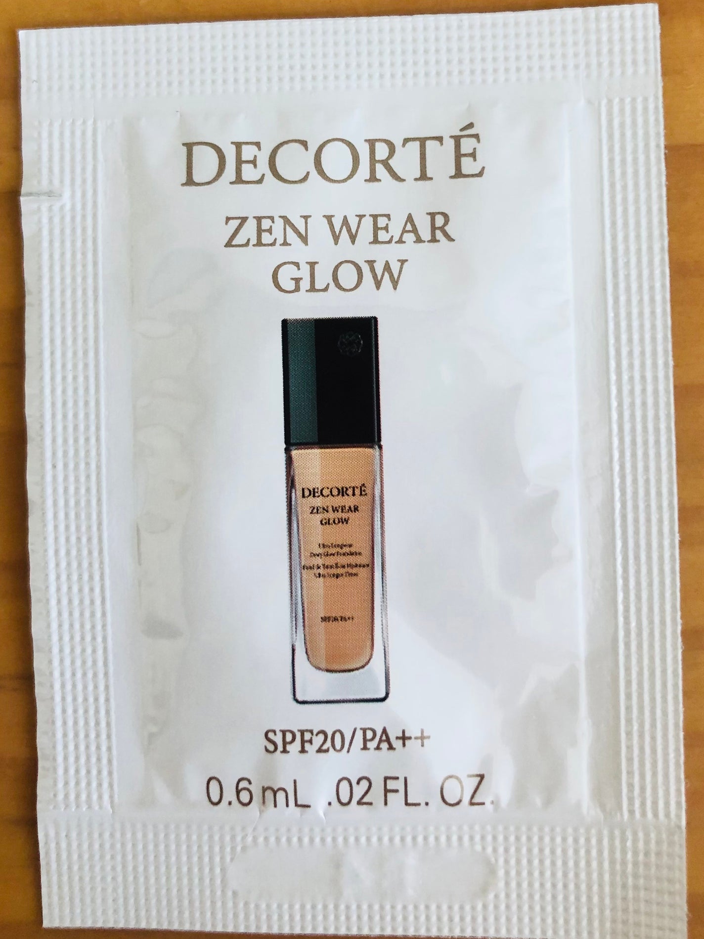 ゼン ウェア グロウ/DECORTÉ/リキッドファンデーションを使ったクチコミ(4枚目)