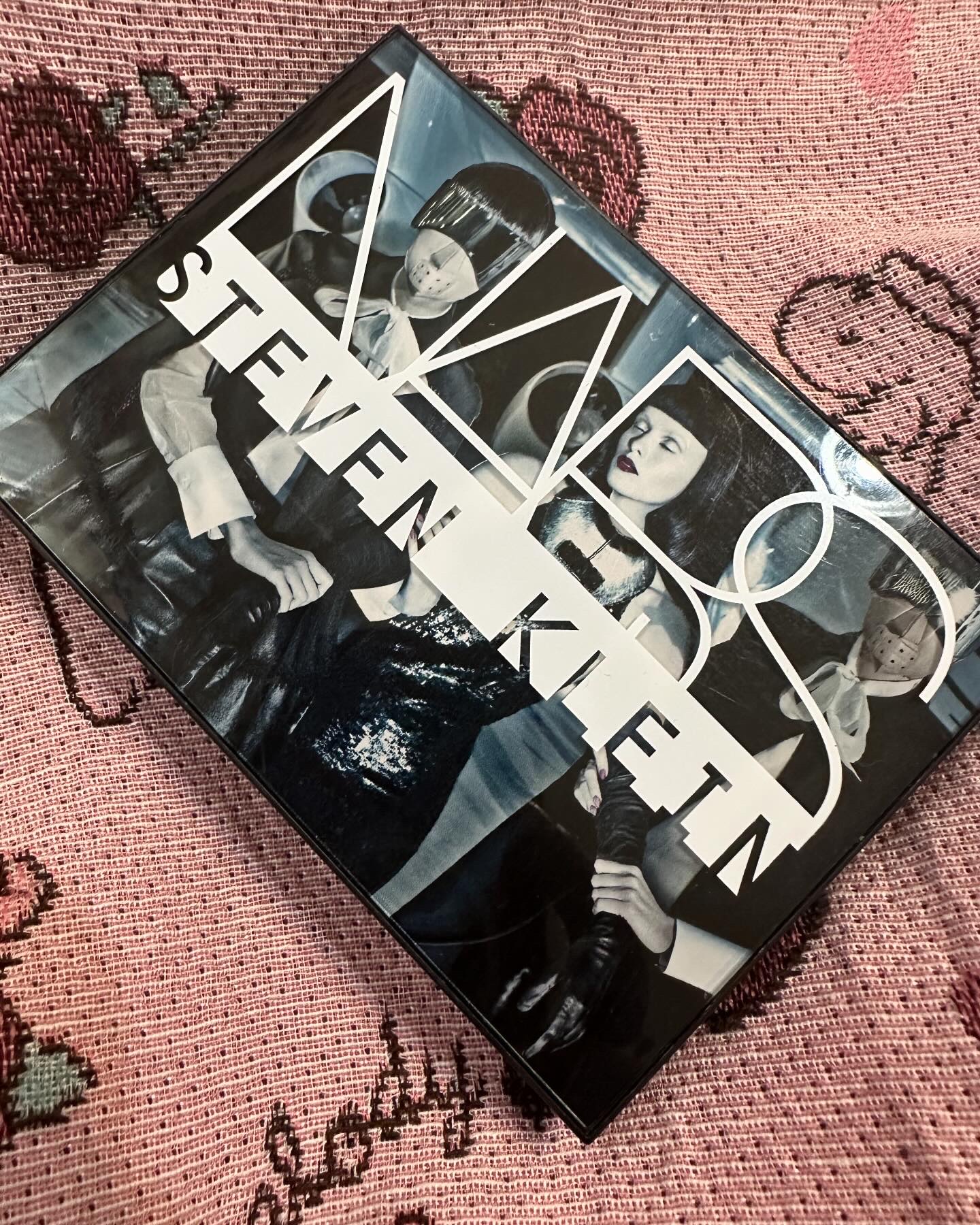 ワンショッキングモーメント / NARS