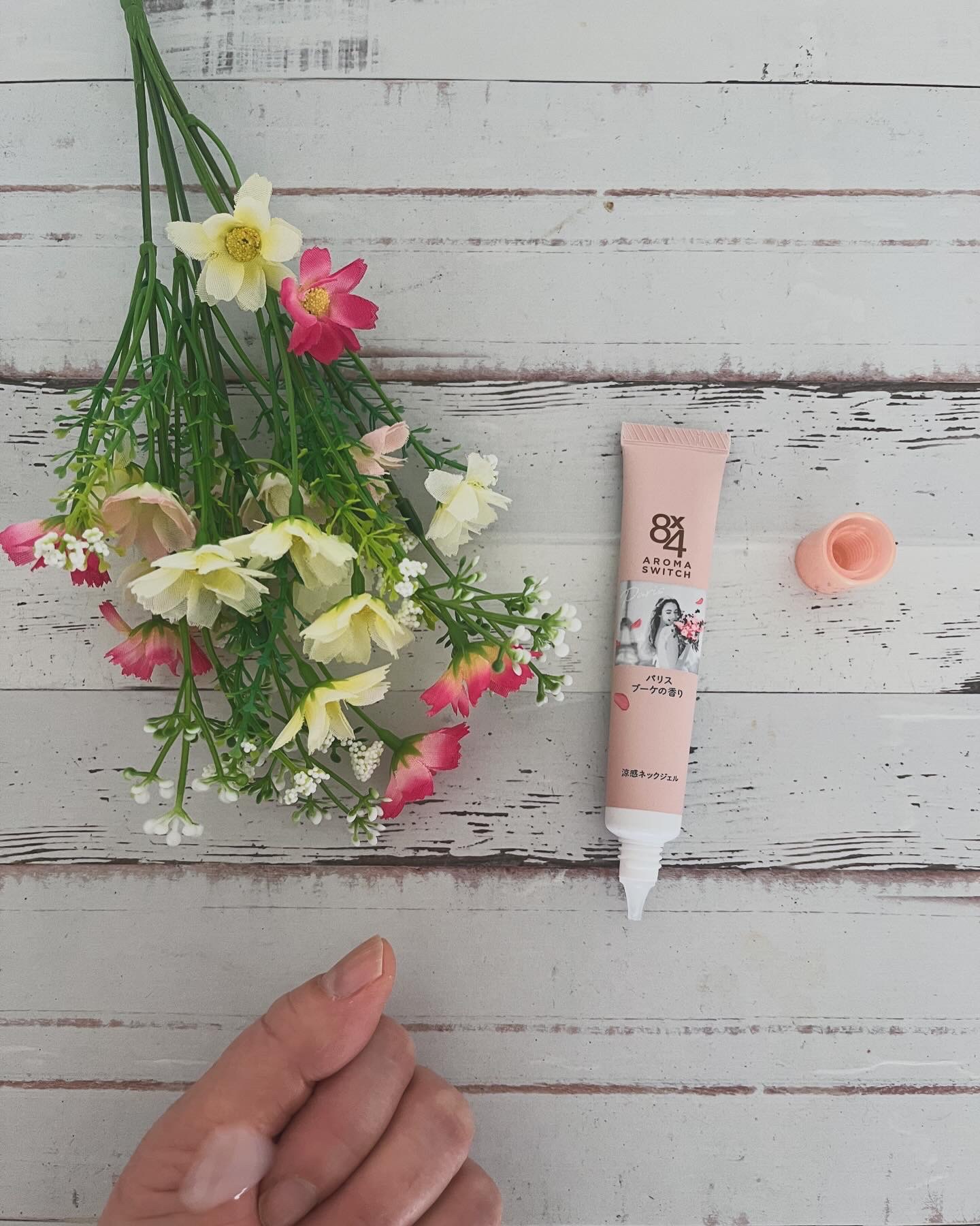 8x4 アロマスイッチ 涼感ネックジェル パリスブーケの香り/８ｘ４/デオドラント・制汗剤を使ったクチコミ（2枚目）