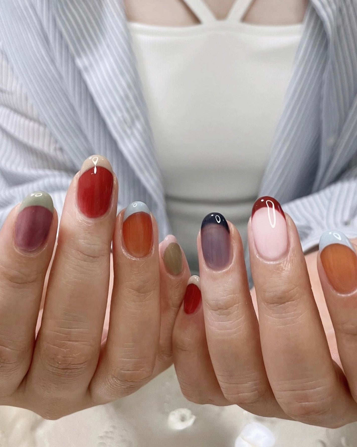 ayaaa0927 on LIPS 「multicolor🎨お持ち込みアレンジ。カラフル秋色フレンチ..」(1枚目)