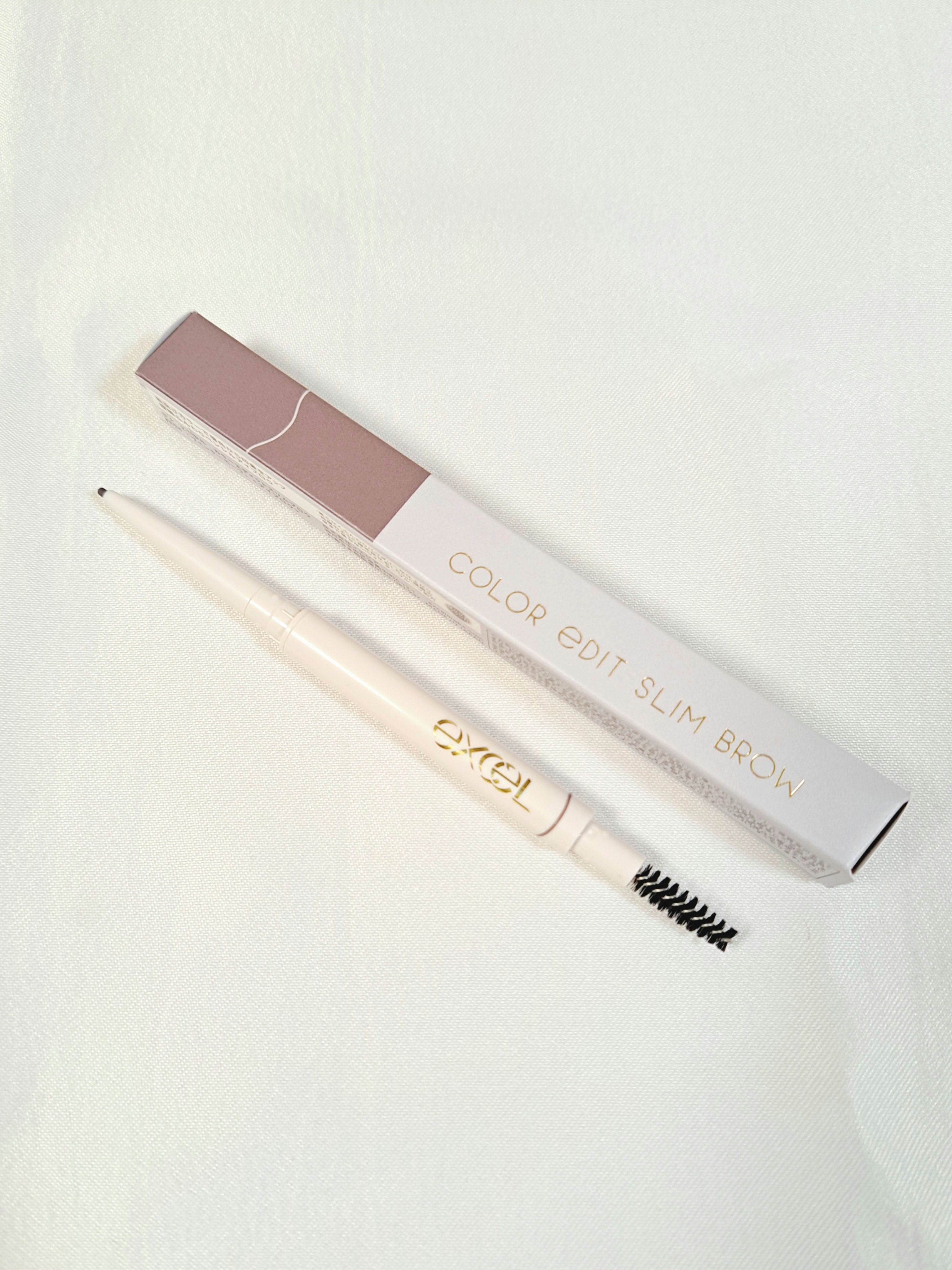 カラーエディットスリムブロウ ES04 ウィンターモーヴ/excel/アイブロウペンシルを使ったクチコミ（2枚目）