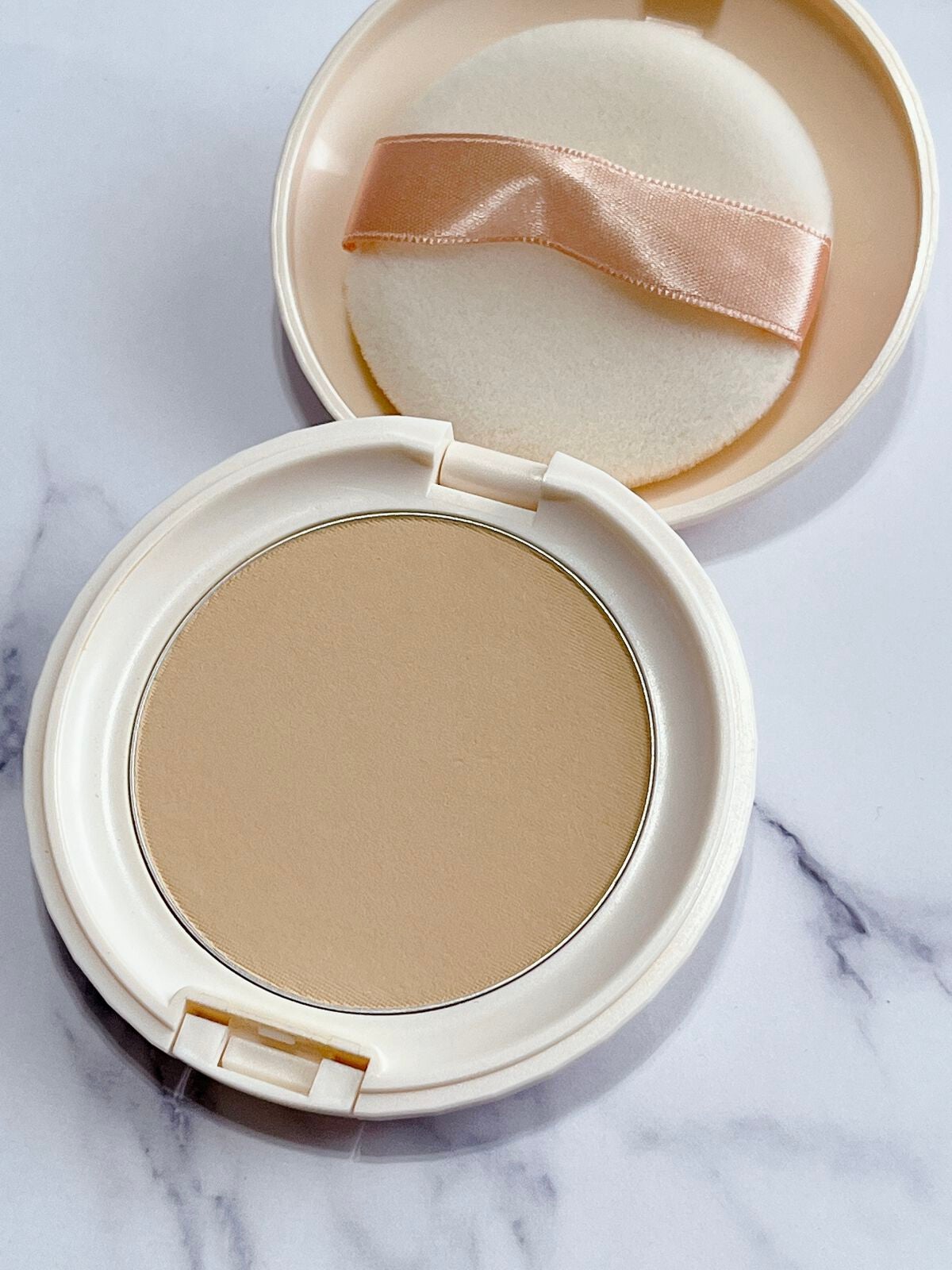 ミネラルBBパウダー EM(エンリッチモイスト)/毛穴パテ職人/プレストパウダーを使ったクチコミ(2枚目)