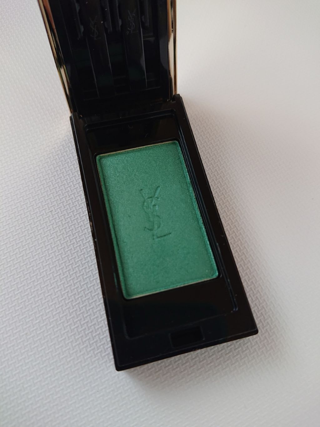 クチュールモノ/YVES SAINT LAURENT BEAUTE/単色アイシャドウを使ったクチコミ（1枚目）