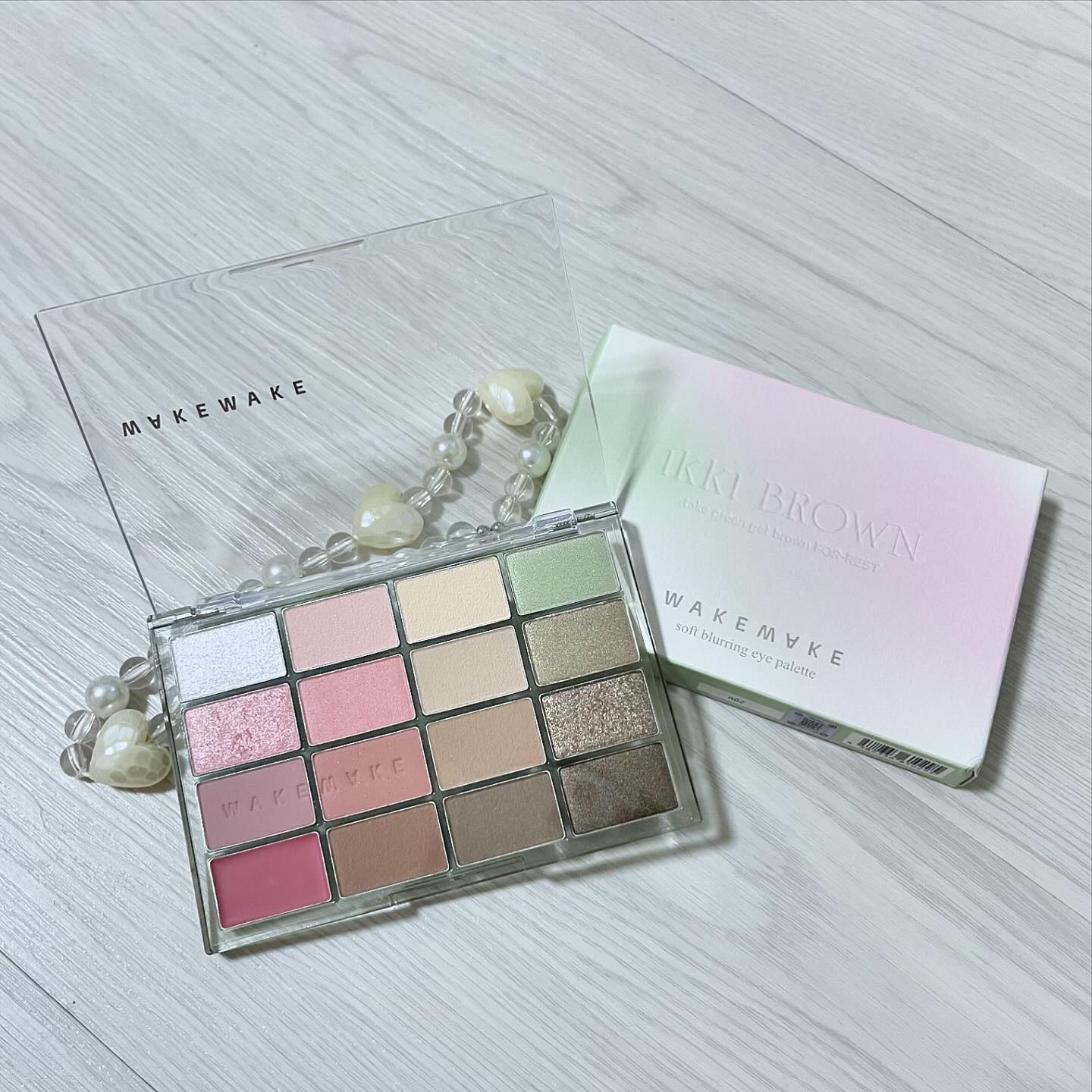 ソフトブラーリングアイパレット/wakemake/アイシャドウパレットを使ったクチコミ（2枚目）
