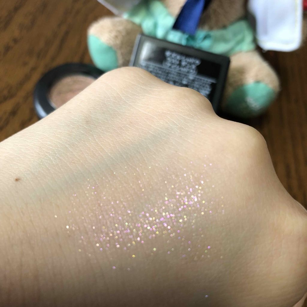 ダズルシャドウ/M・A・C/単色アイシャドウを使ったクチコミ（3枚目）