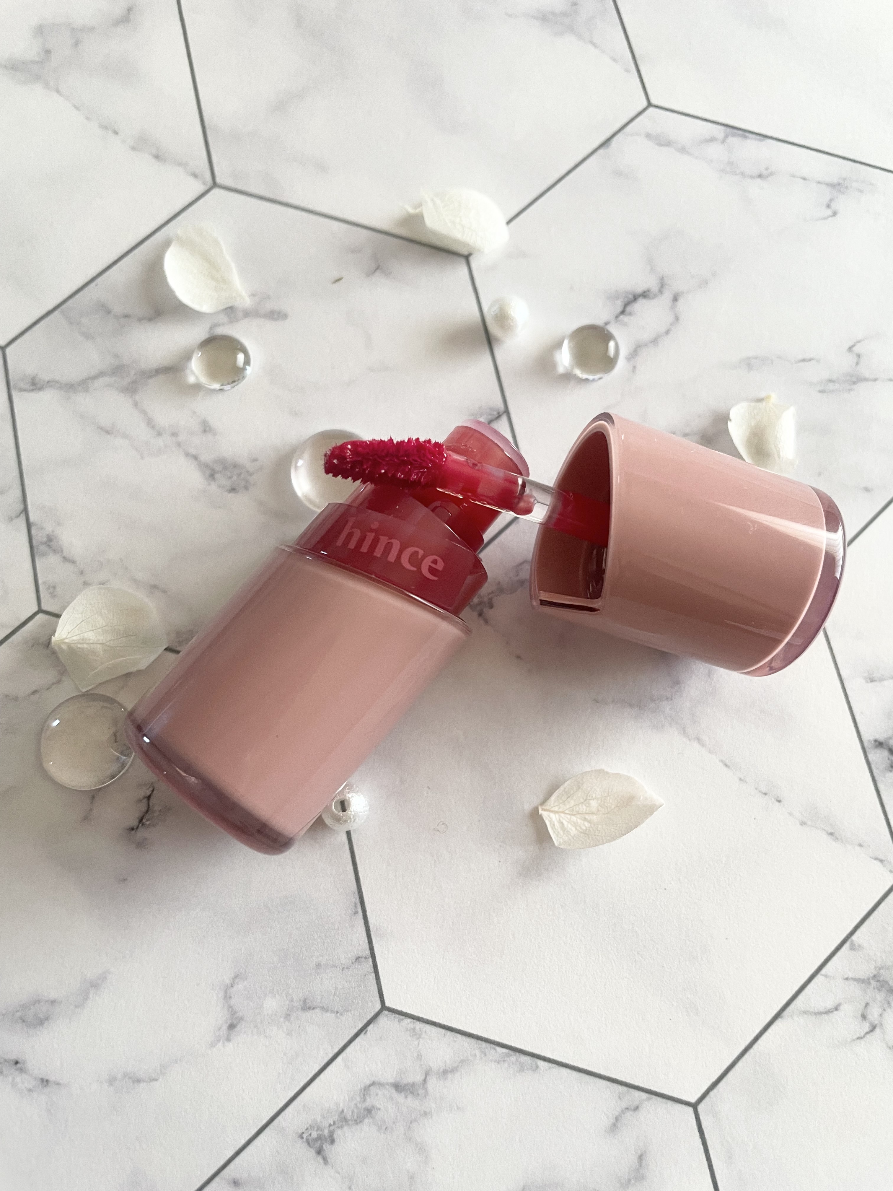 ロウグロウジェルティント R004 フィーバー/hince/リップティントを使ったクチコミ（1枚目）