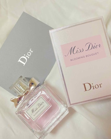 めちゃめちゃいい匂い！
Dior ''ブルーミング ブーケ''
モテコスメでも人気らしい🥺
1度嗅いだらもう頭から離れない😳💘
まずは自分磨きから😘
#はじめての投稿 #Dior #香水 #モテコスメ 