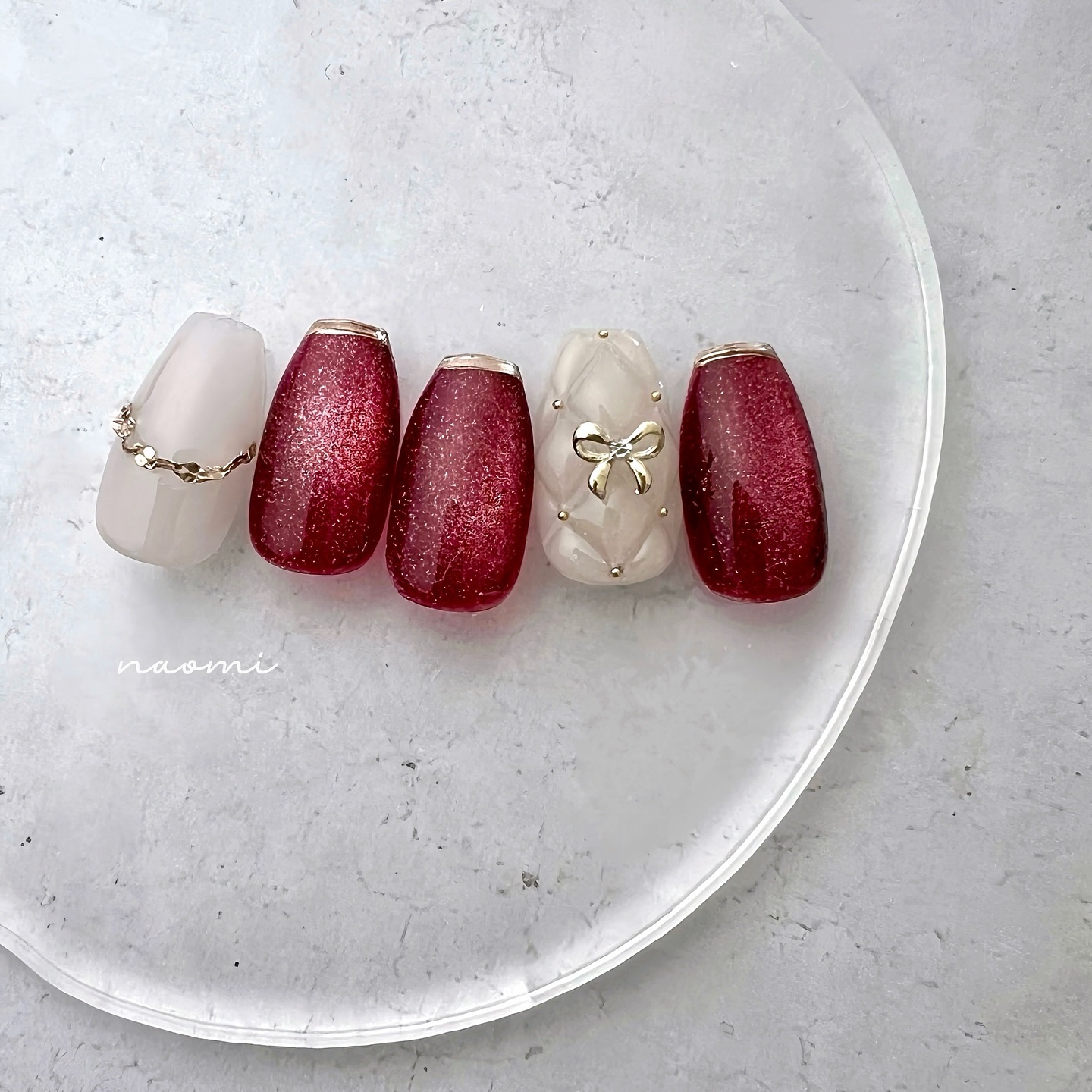 #マグネットネイル,#冬ネイル,#ボルドーネイル,#正月ネイル,#バレンタインネイル,#キルティングネイル,#リボンネイル,#キラキラネイル,#セルフネイル,#赤マグネットネイル,#大人可愛いネイルのネイルデザイン