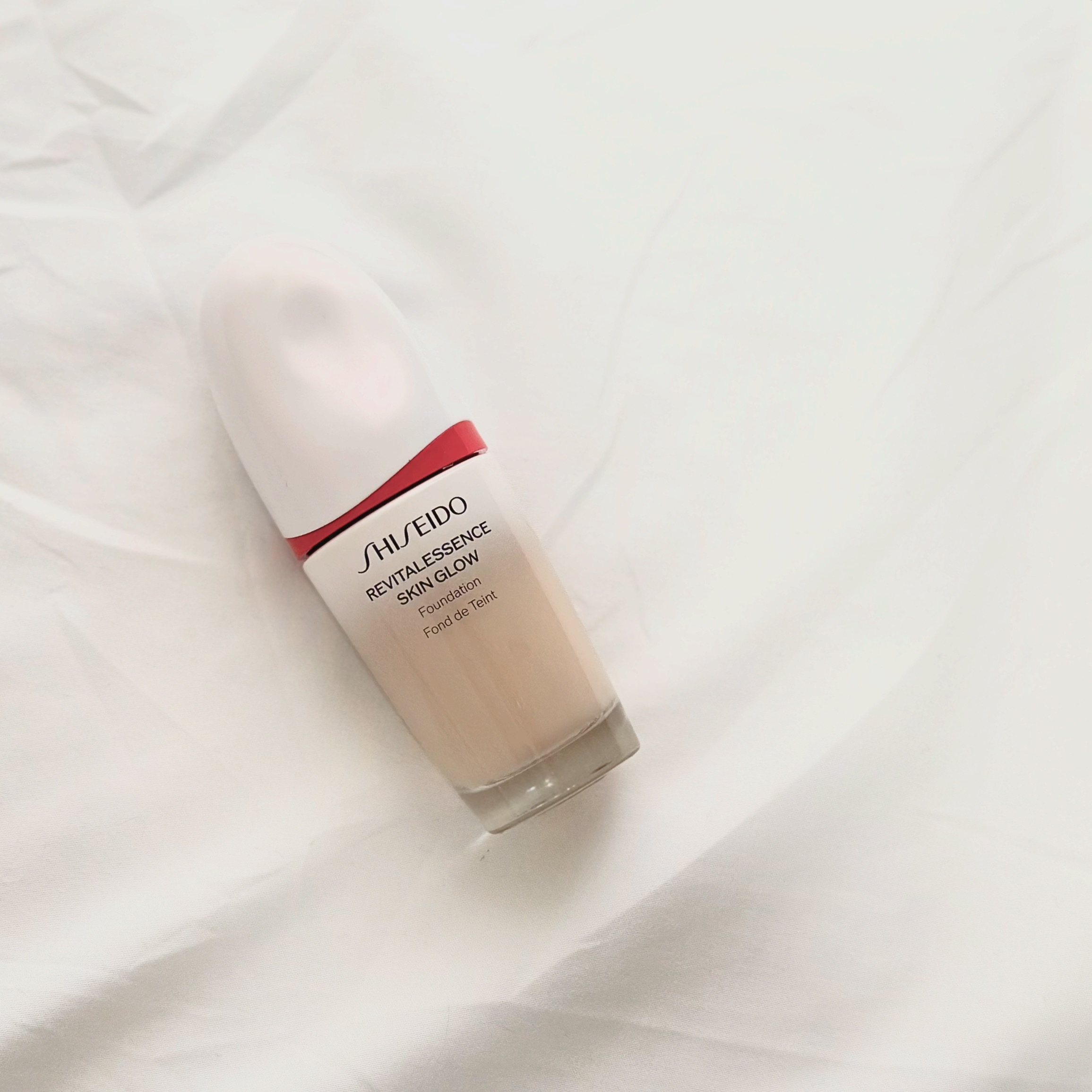 エッセンス スキングロウ ファンデーション 140 Porcelain/SHISEIDO/リキッドファンデーションを使ったクチコミ（1枚目）