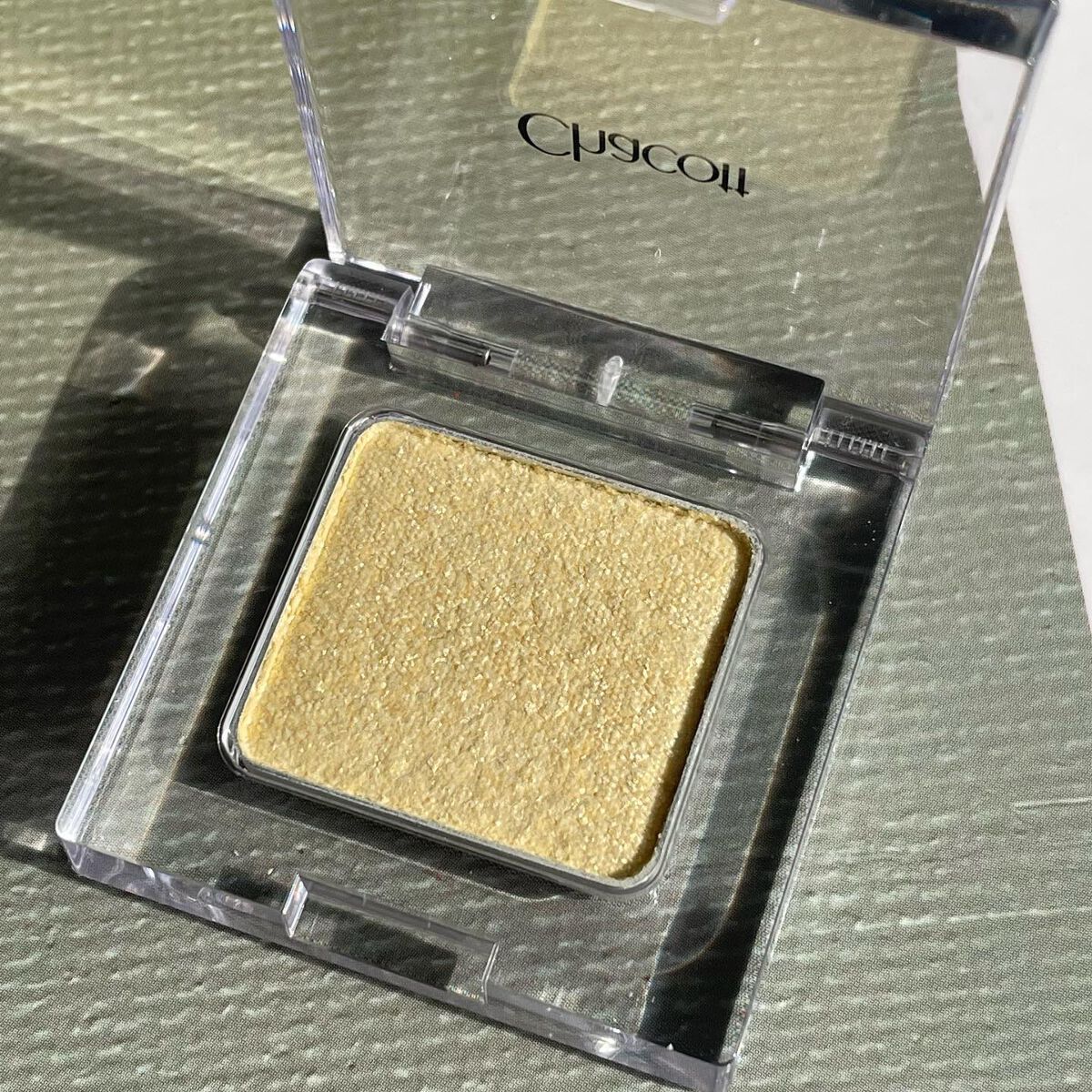 マルチカラーバリエーション マット/チャコット・コスメティクス/単色アイシャドウを使ったクチコミ(5枚目)