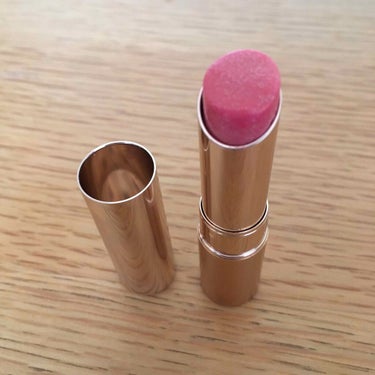 オペラRリップティントN 101ルーセントピンク手に入れた💄

細かいキラキラも入ってて色味も好きな方向かも😳
ただちょっと天ぷら食べたみたくなるな〜

重ね塗りとかするとかわいいかも
