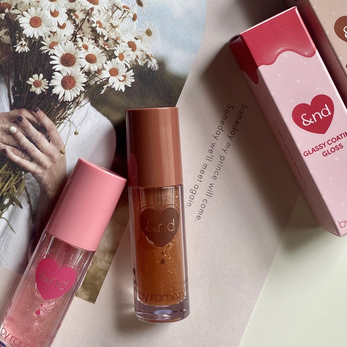 グラッシーコーティンググロス/&nd by rom&nd/リップグロスを使ったクチコミ（2枚目）