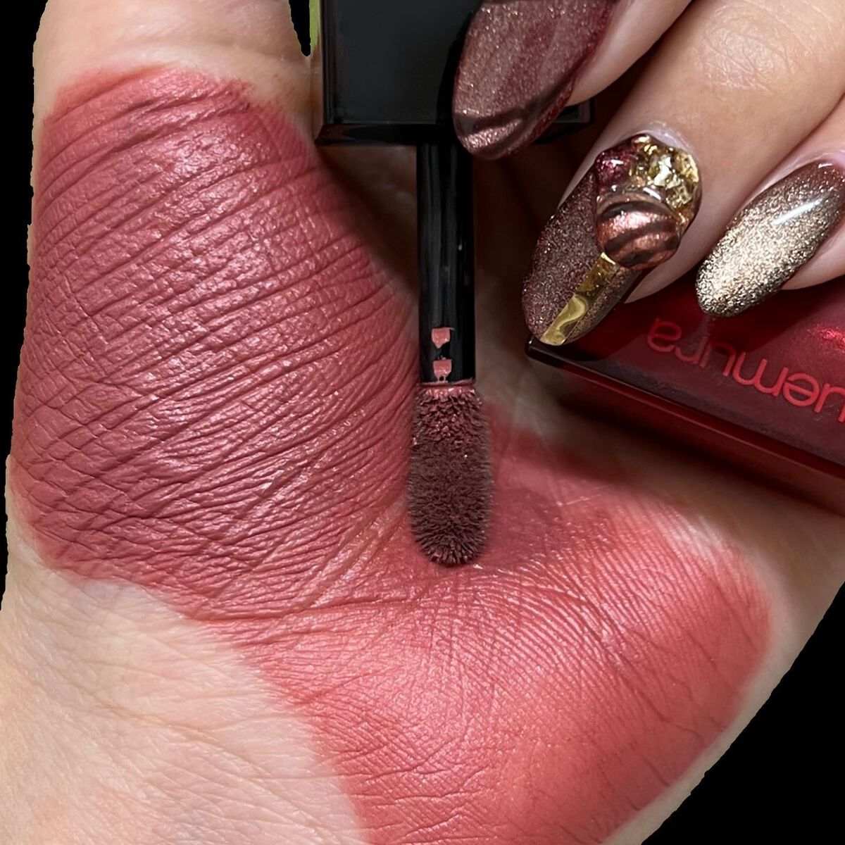 熊澤亜里紗 on LIPS 「<唇がショコラカラー🍫💘>かっ……わいい……。戴き物なのだけど..」(5枚目)