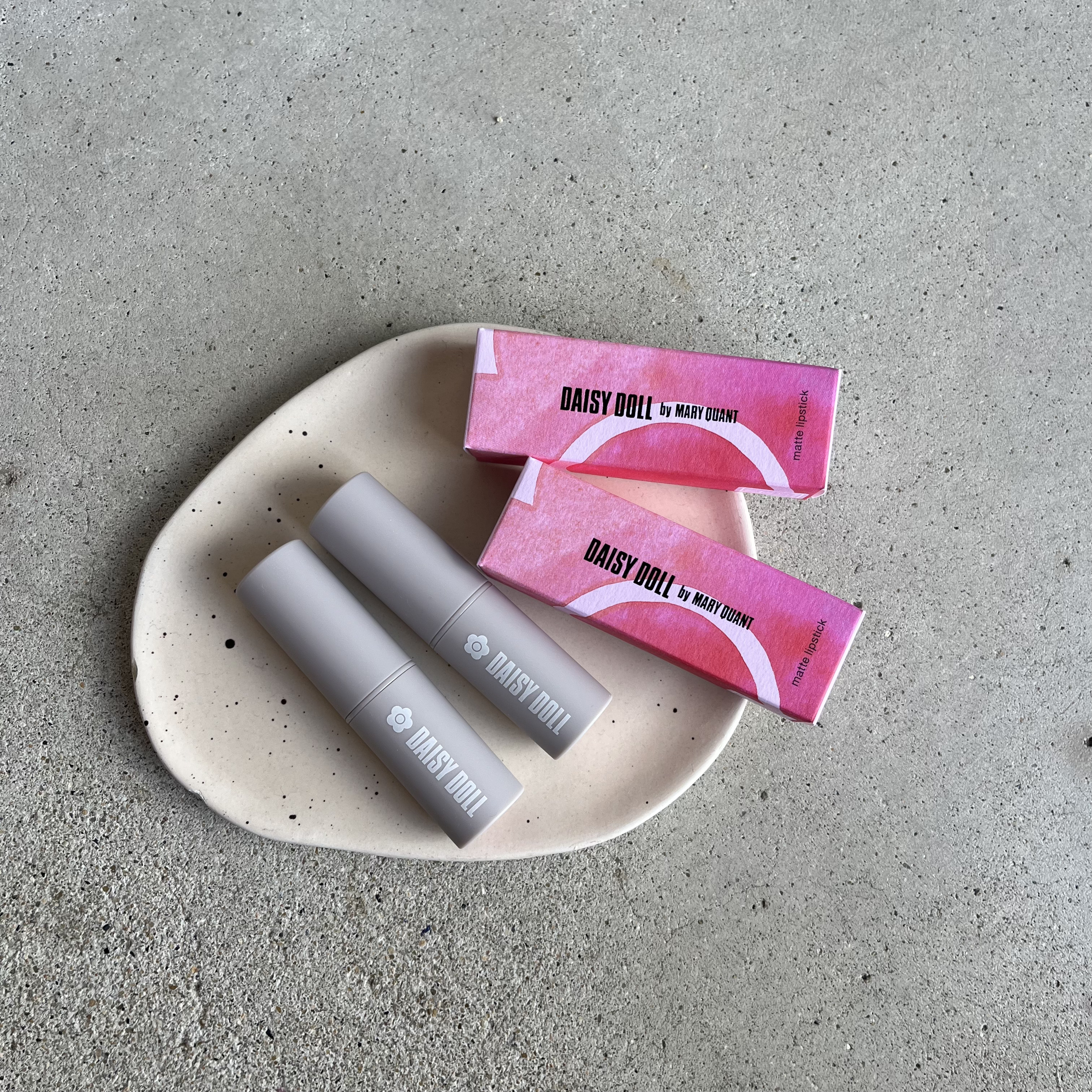 マットリップスティック R-02 サニーカメリア/DAISY DOLL by MARY QUANT/口紅を使ったクチコミ（3枚目）