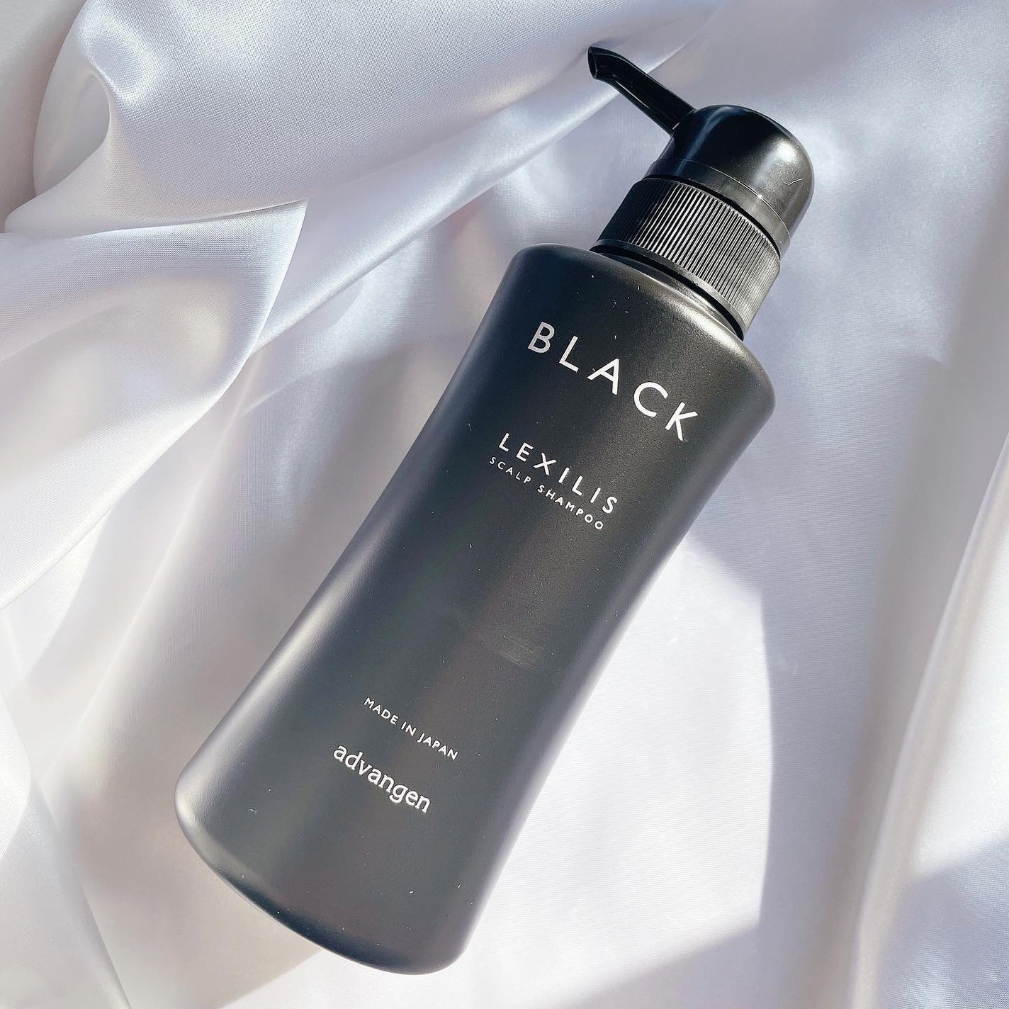 ブラック フレグランス スタイリング ヘアエッセンス/LEXILIS/アウトバストリートメントを使ったクチコミ(2枚目)