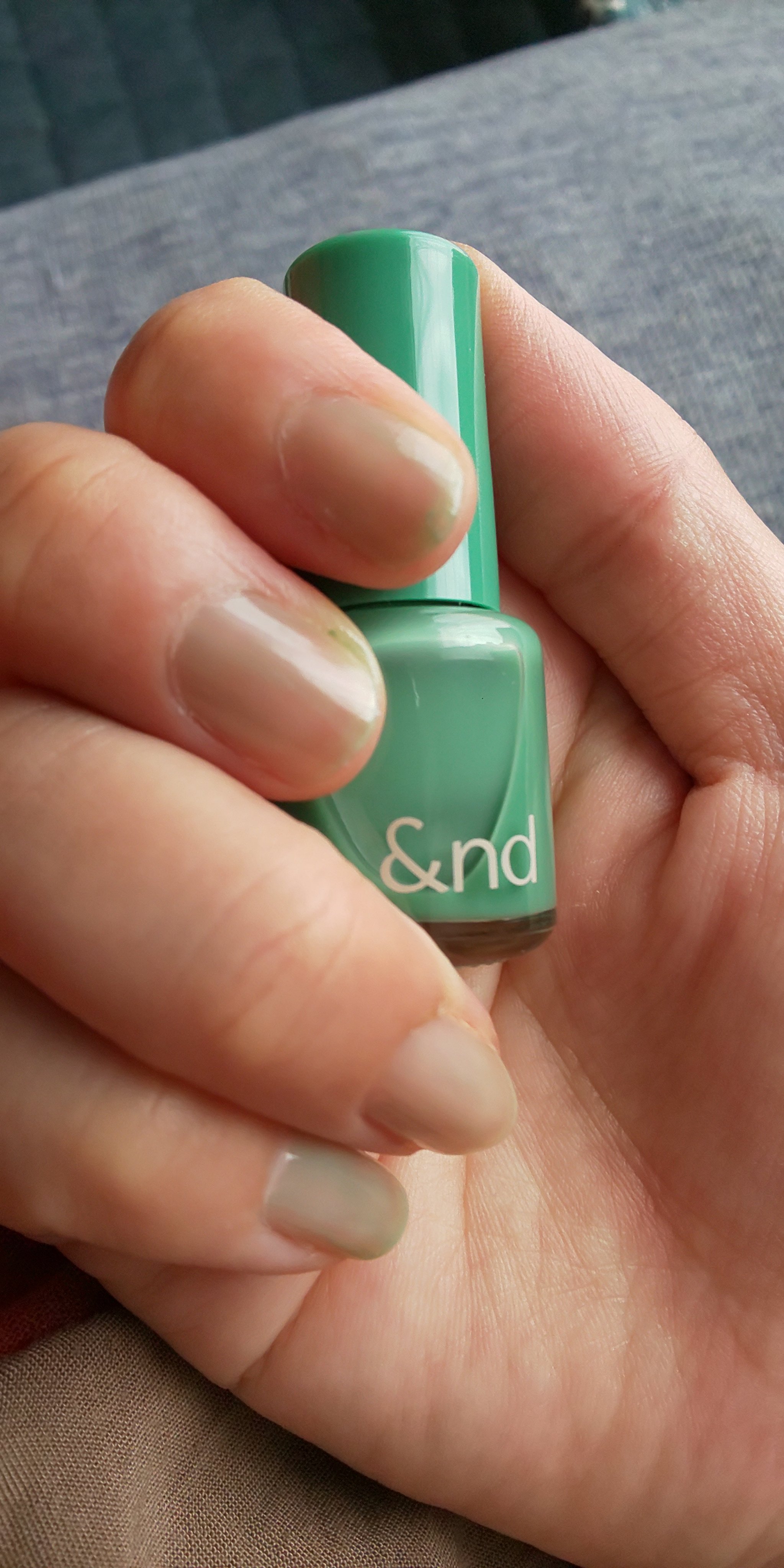 アンドバイロムアンド　グラッシードロップネイル GN01 アボカド/&nd by rom&nd/マニキュアを使ったクチコミ（3枚目）