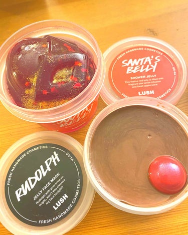 ラッシュ サンタズベリーのクチコミ「Lushのクリスマス限定のシャワージェル🎅🏻

見た目が可愛すぎて簡単にパケ買い😂初めてのシャ.....」（2枚目）