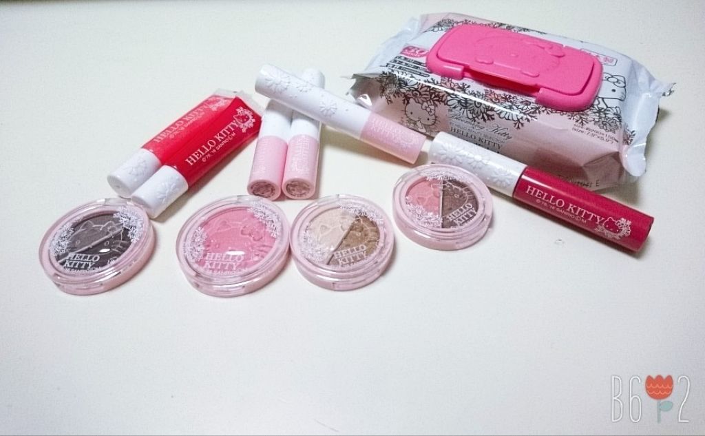 パウダーアイシャドウ ブルーミングキティ/DAISO/アイシャドウパレットを使ったクチコミ(1枚目)