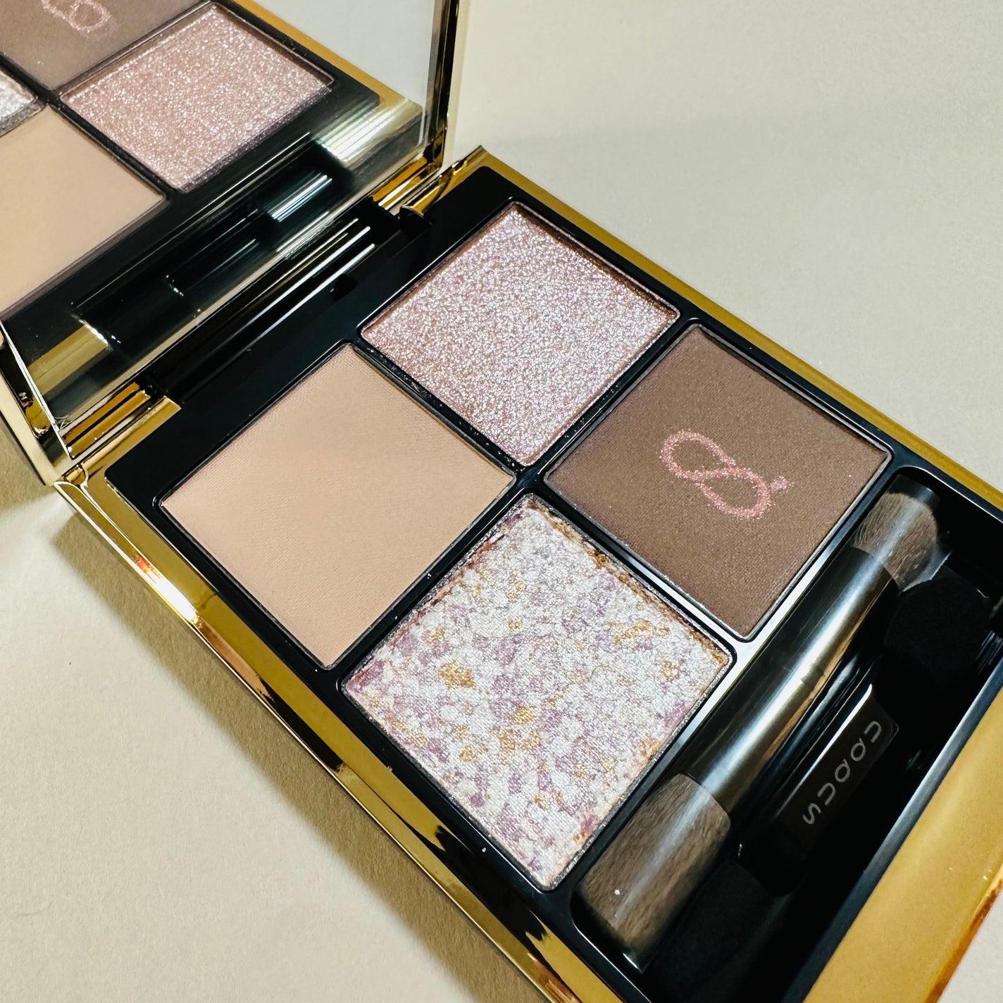 シグニチャー カラー アイズ/SUQQU/アイシャドウパレットを使ったクチコミ(2枚目)