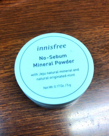 レビューで度々みかけていたこの、

Innisfreeのノーセバムミネラルパウダー

を買って使ってみました！


私は、メイクの仕上げに使ってみました
ずっとサラサラなままでびっくりしました😳

また