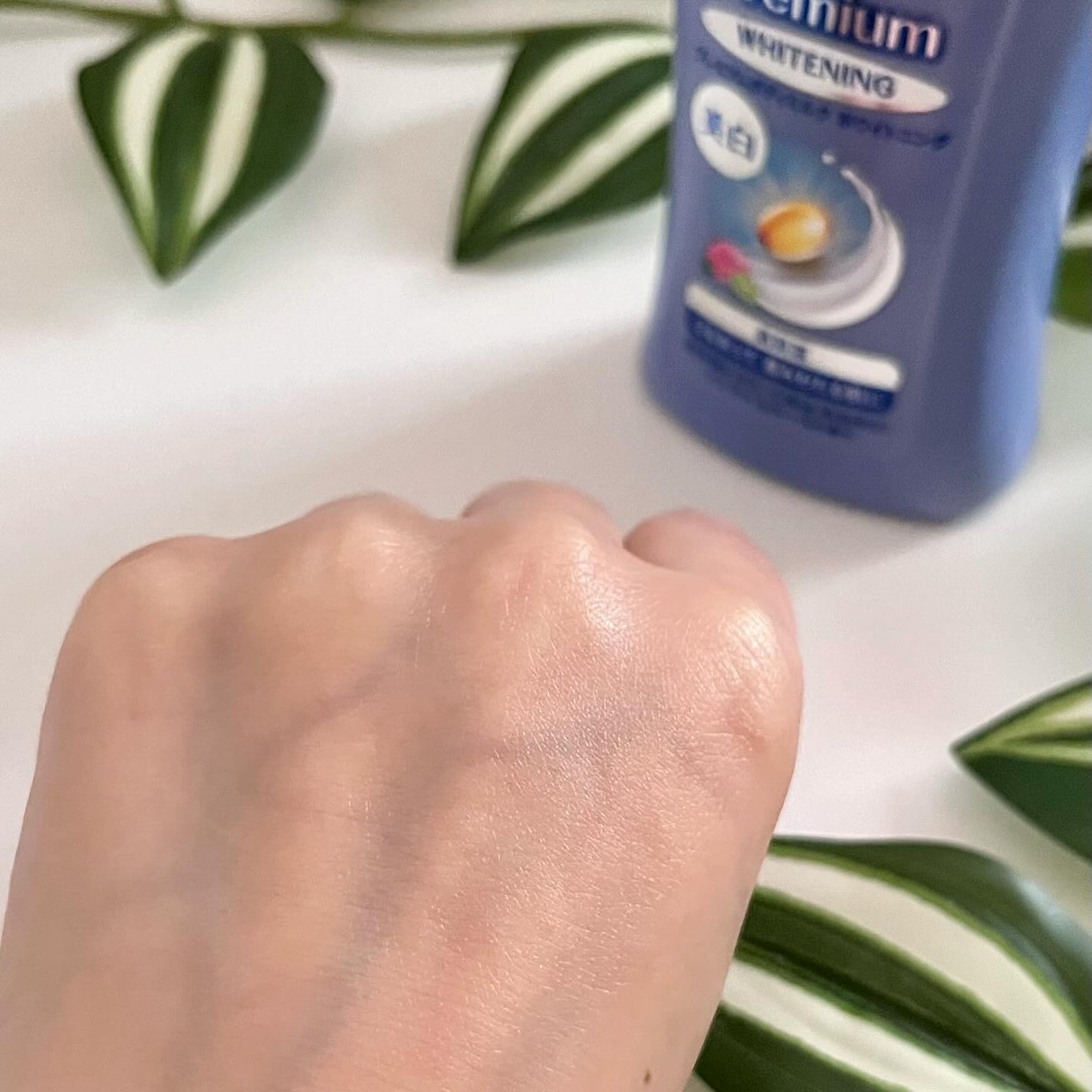 プレミアムボディミルク ホワイトニング【医薬部外品】 /ニベア/ボディミルクを使ったクチコミ(5枚目)