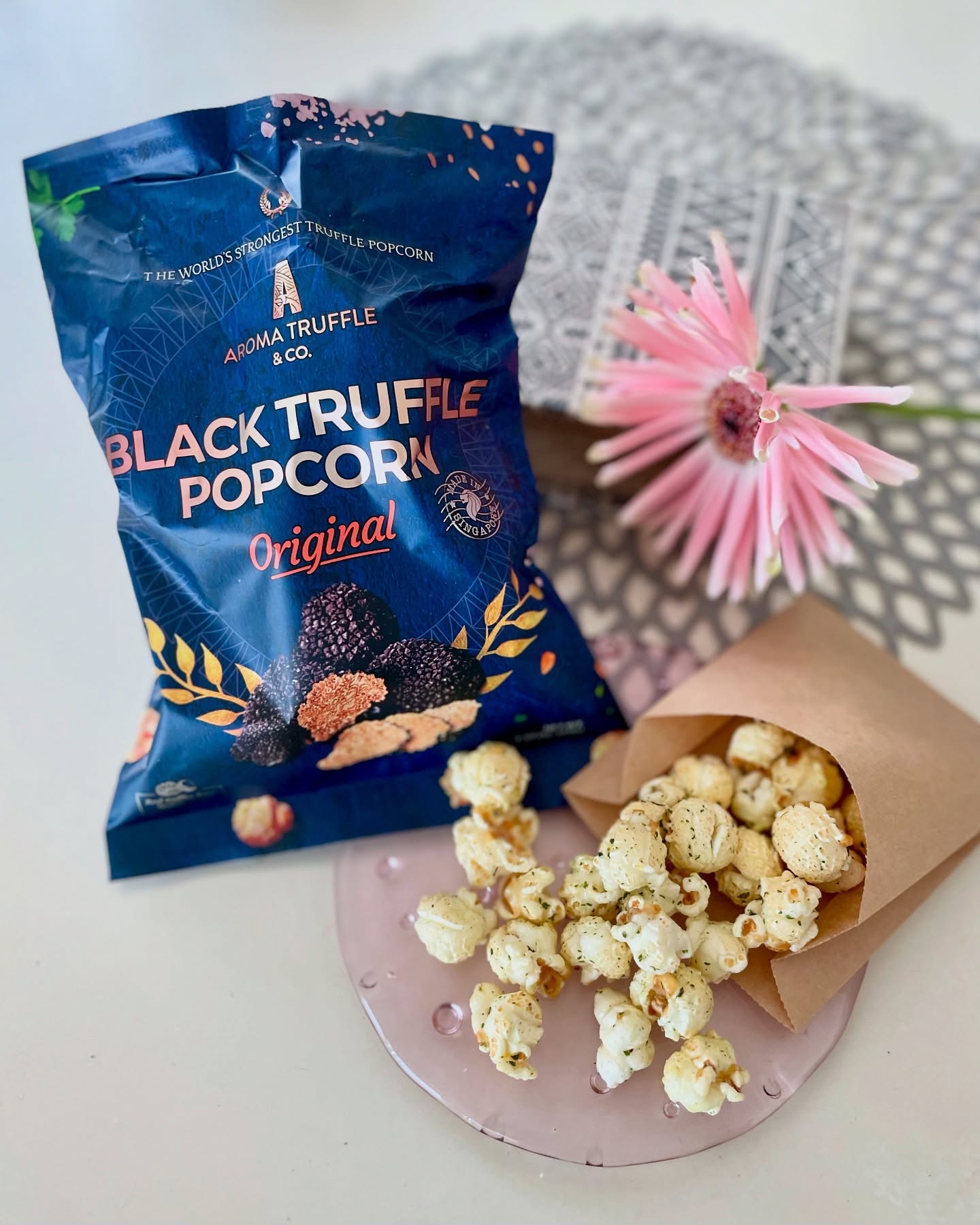 美容にも良いポップコーン発見。
トリュフ好きも必見です。

シンガポール発ラグジュアリートリュフスナックブランド「AROMA TRUFFLE」をおやつにいただきました😋🤍

2023年6月30日(金)にGINZA SIXにて
日本第１号