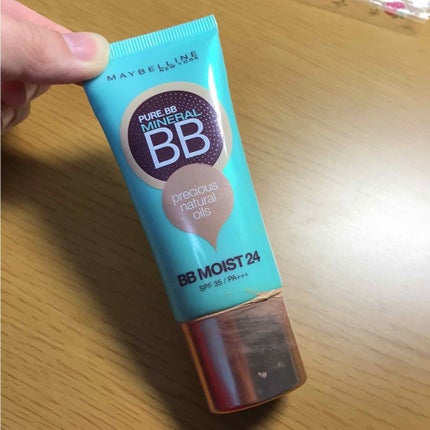 MAYBELLINE NEW YORK ピュアミネラル BB モイストのクチコミ「
01 ナチュラルベージュ
毛穴も隠れるし崩れにくいので◎!
化粧水をたっぷり塗ったあとにつ.....」(1枚目)