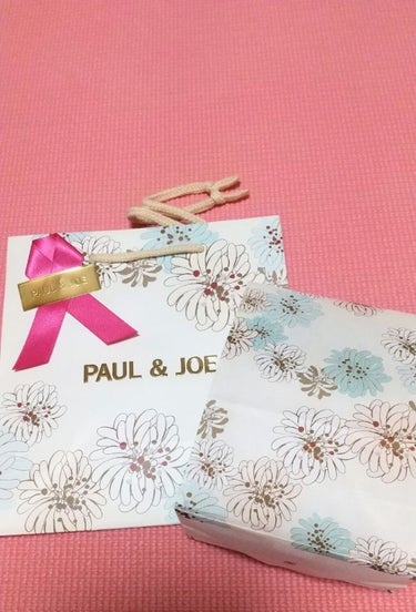 PAUL & JOE BEAUTE フェイスパウダー リミテッドのクチコミ「
PAUL & JOEの限定フェイスパウダー♥️
かわいい！と声に出しちゃう、お菓子みたいな、.....」（2枚目）