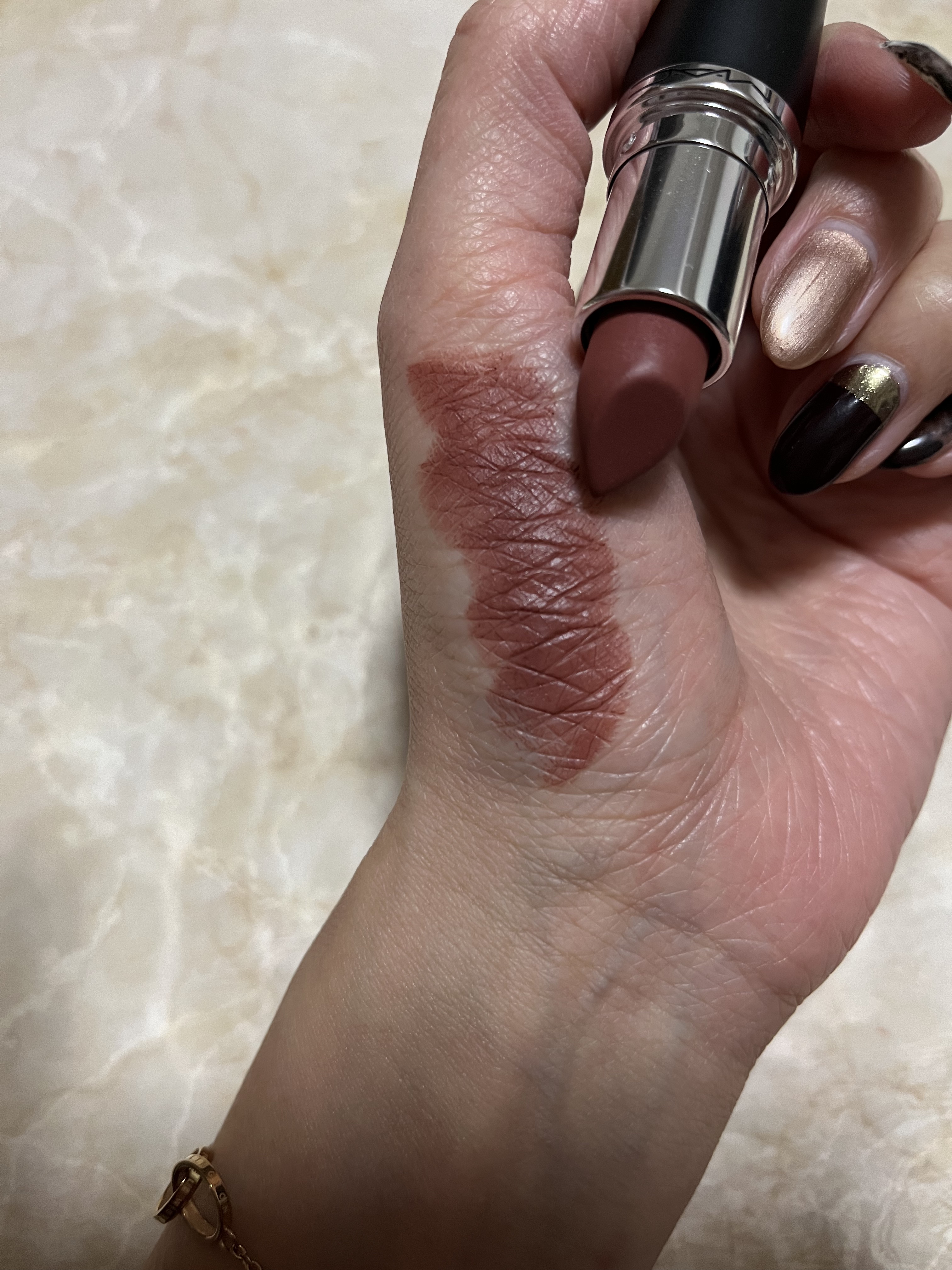 マキシマル シルキー マット リップスティック ホワール/M・A・C/口紅を使ったクチコミ（2枚目）