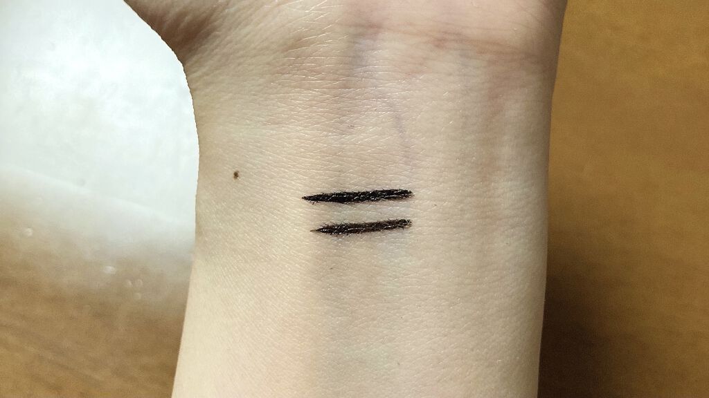 「密着アイライナー」ショート筆リキッド ディープブラック/デジャヴュ/リキッドアイライナーを使ったクチコミ（3枚目）