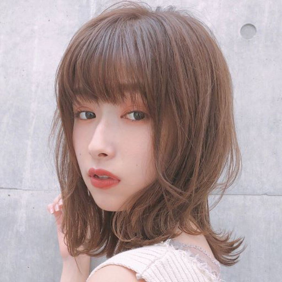 唇に血色感を出したい!おすすめリップアイテム&メイク方法をご紹介! 唇の血色がいい人の特徴ものサムネイル