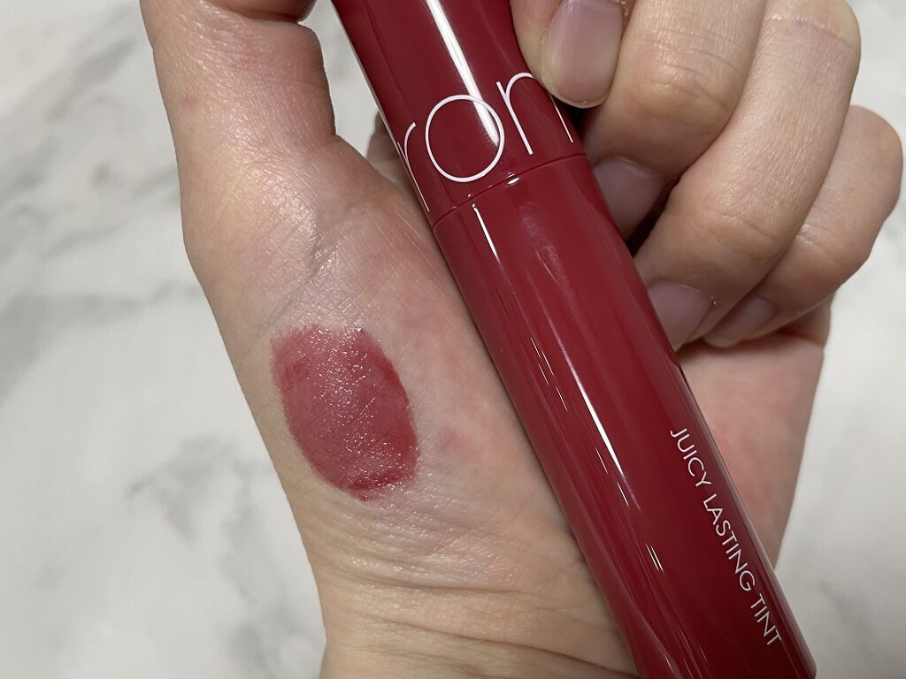 ジューシーラスティングティント/rom&nd/リップティントを使ったクチコミ（2枚目）