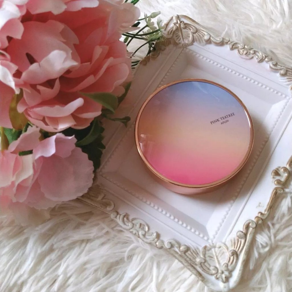 APLIN(アプリン)さまより #ピンクティーツリーカバーアップグロウクッション をプレゼントしていただきました🎁(わたしは17号を選びました)

ティーツリーとシカ成分を配合したクッションファンデで、お肌をケアしながら赤みや毛穴、薄いシ