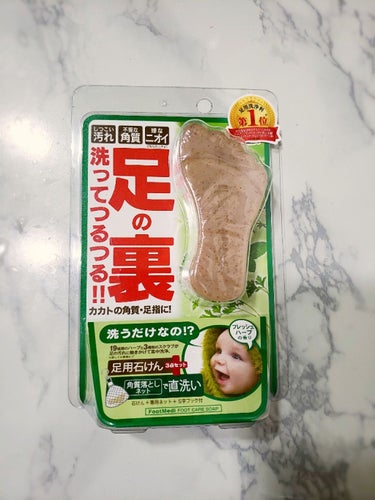 フットメジ
足用角質クリアハーブ石鹸　60g￥839+税
(付属ネット付き)


夏は素足でサンダルを履くので足は特に気になりますよね！


こちらは
19種類のハーブと3種類のスクラブが足の汚れに働き