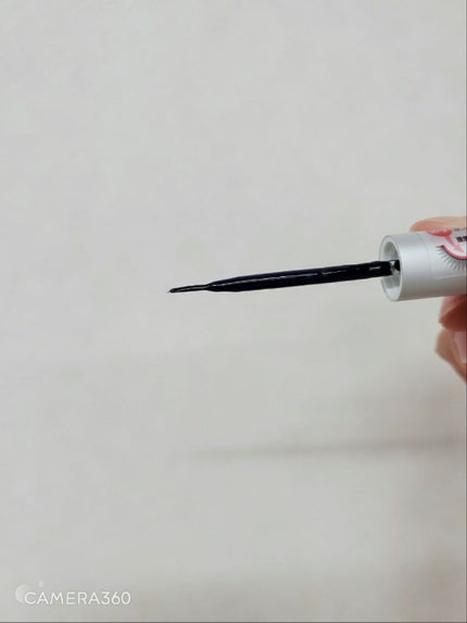 D-UP アイラッシュフィクサーEX553のクチコミ「くっつくと1日剥がれなくて接着はいいです。筆も塗りやすくて好きだし、違う所に接着剤が着くと分か.....」(3枚目)