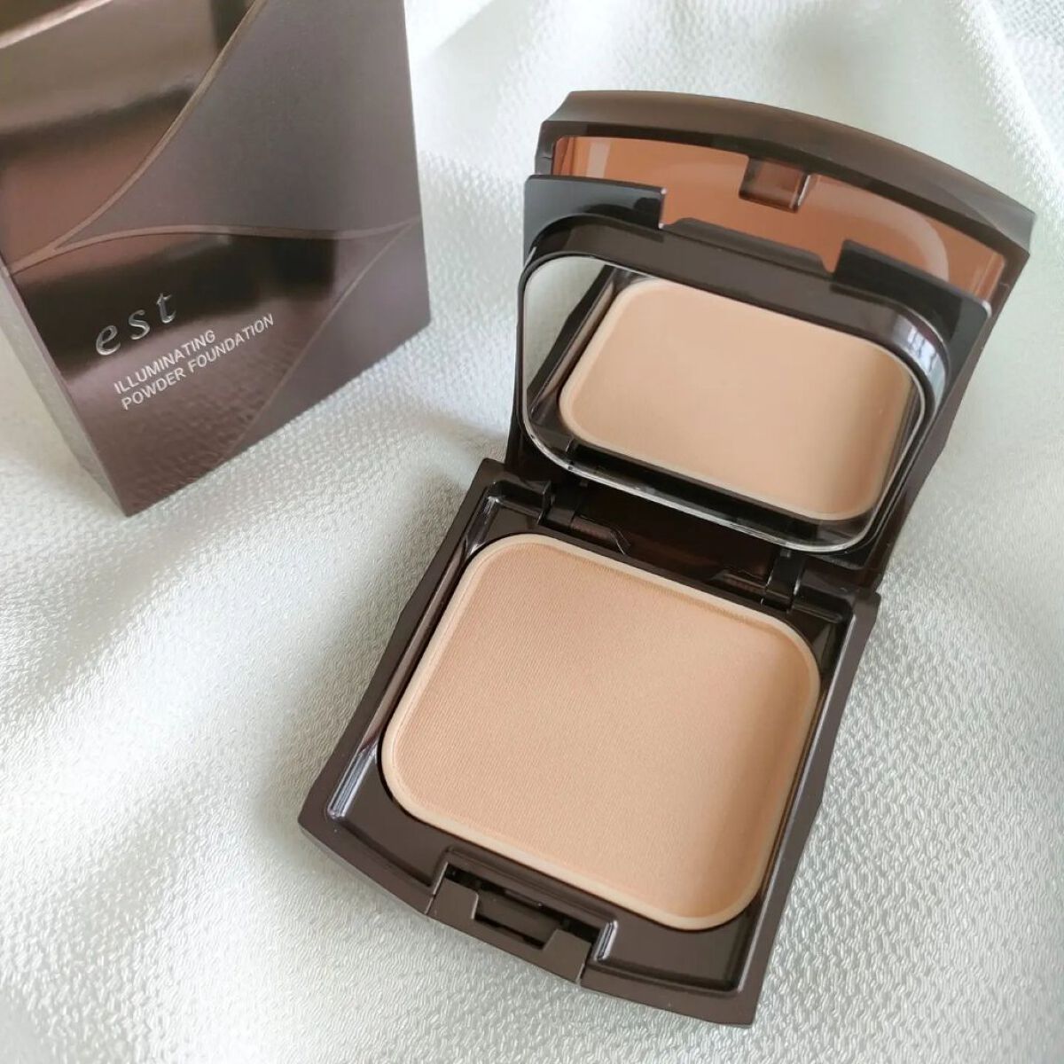 イルミネーティング パウダーファンデーション  専用コンパクト（専用スポンジ付）/est/パウダーファンデーションを使ったクチコミ（1枚目）