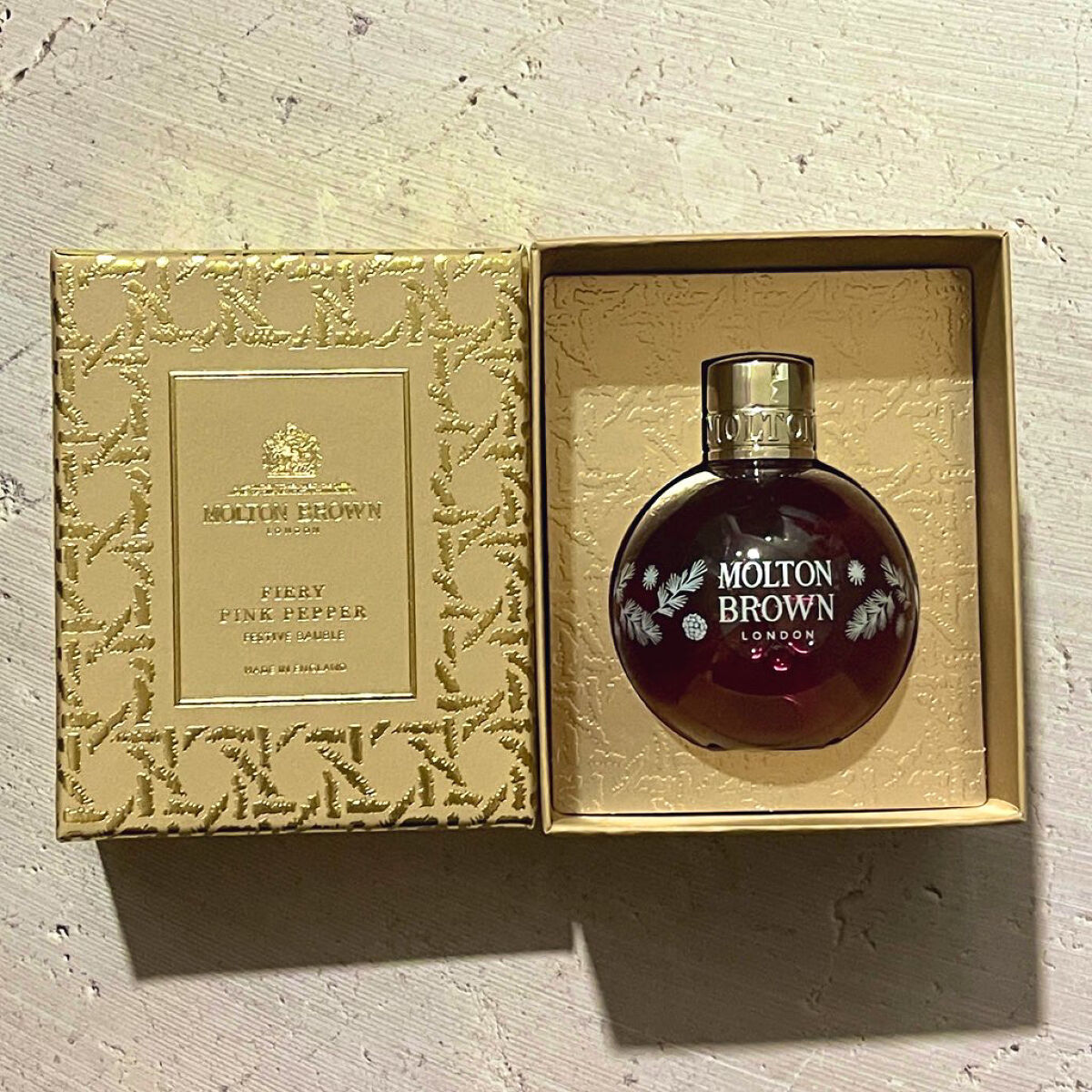 モルトンブラウン ピンクペッパー バス＆シャワージェルのクチコミ「クリスマス感溢れるパッケージ🎄
ピンクペッパーの香りがとっても素敵なシャワージェル🫧

クリス.....」（1枚目）