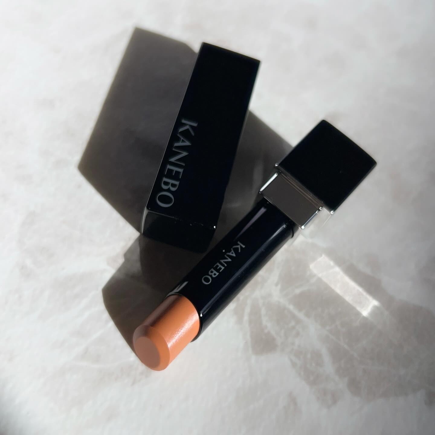 ルージュスターヴァイブラント V10 Golden Amber/KANEBO/口紅を使ったクチコミ（3枚目）