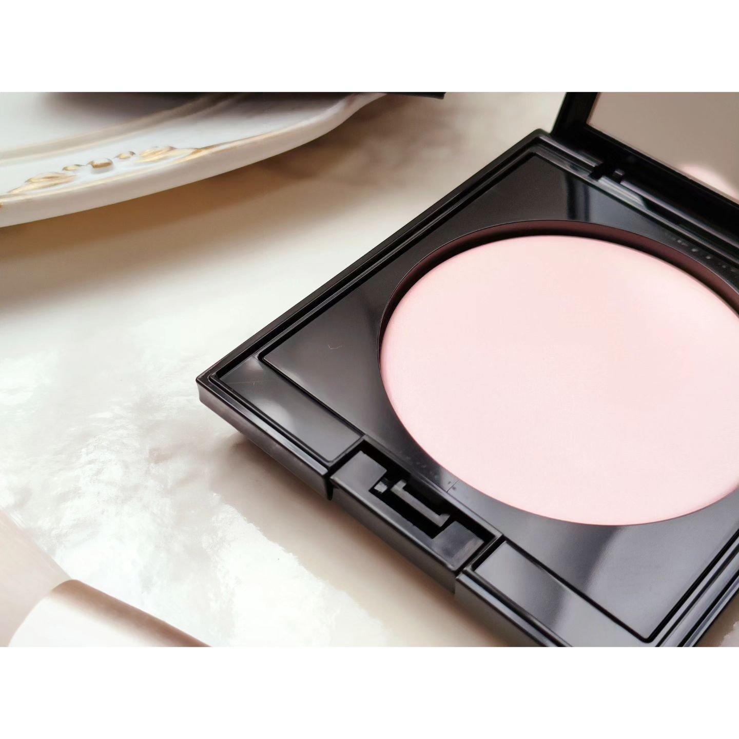 アディクション スキンリフレクト セッティングパウダー 002 Translucent Pink/ADDICTION/プレストパウダーを使ったクチコミ（3枚目）