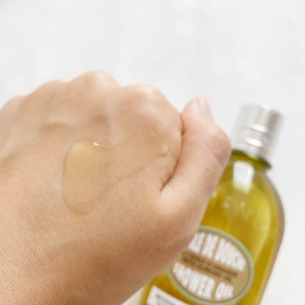 アーモンド モイスチャライジングシャワーオイル/L'OCCITANE/ボディソープを使ったクチコミ(4枚目)