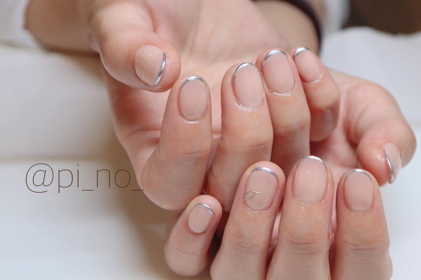 shino on LIPS 「シンプル可愛い☺︎!メタリック細フレンチベースはファンデーショ..」(2枚目)