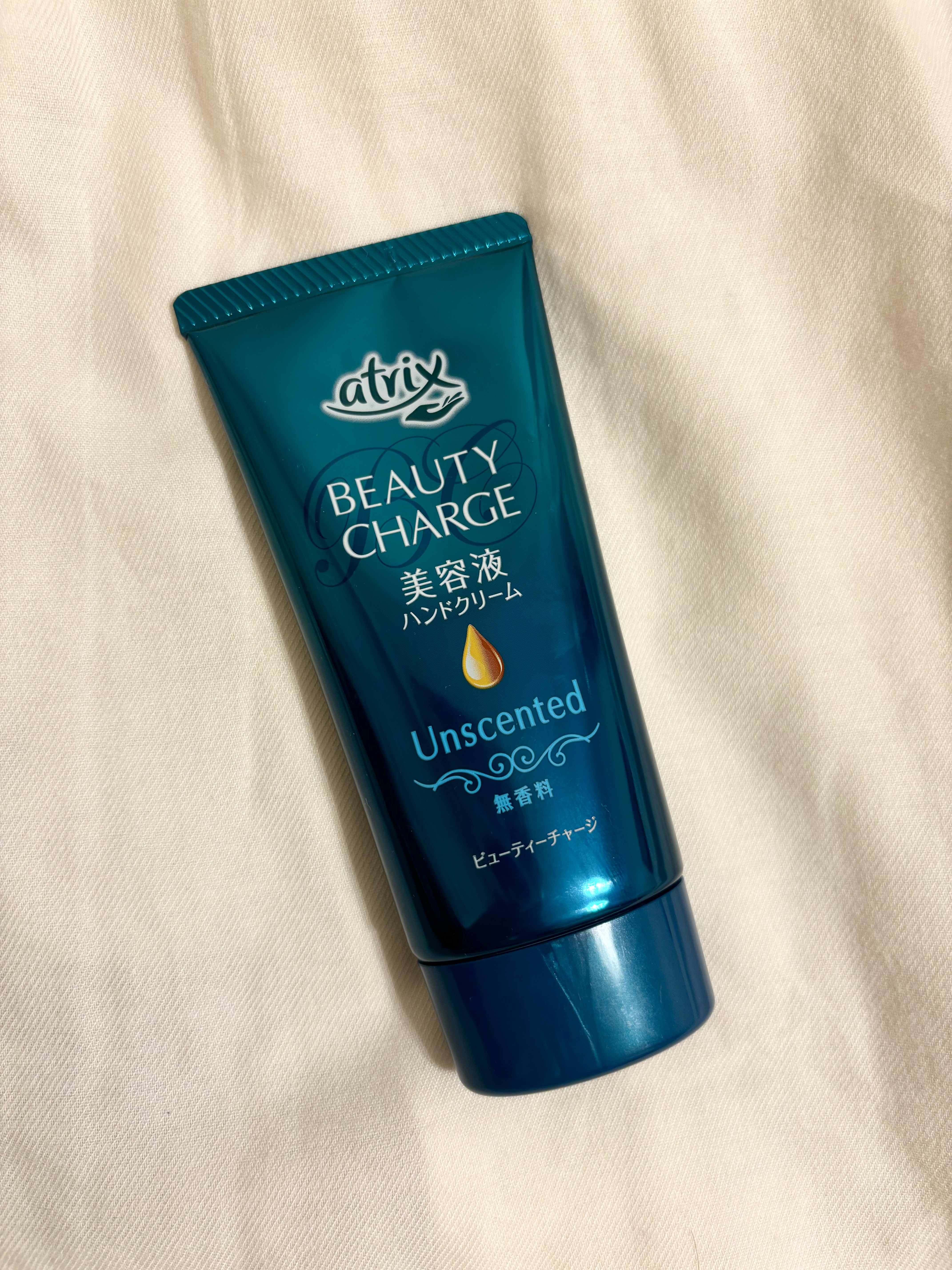 アトリックス　ビューティーチャージ 無香料　¥627


最近空気が乾燥してるなと思い、こまめにハンドクリームを塗るようになりました

アトリックスは何回かリピートしてます
香り付きのものも使ったことあるんですけど
やっぱり無香料が使いやす