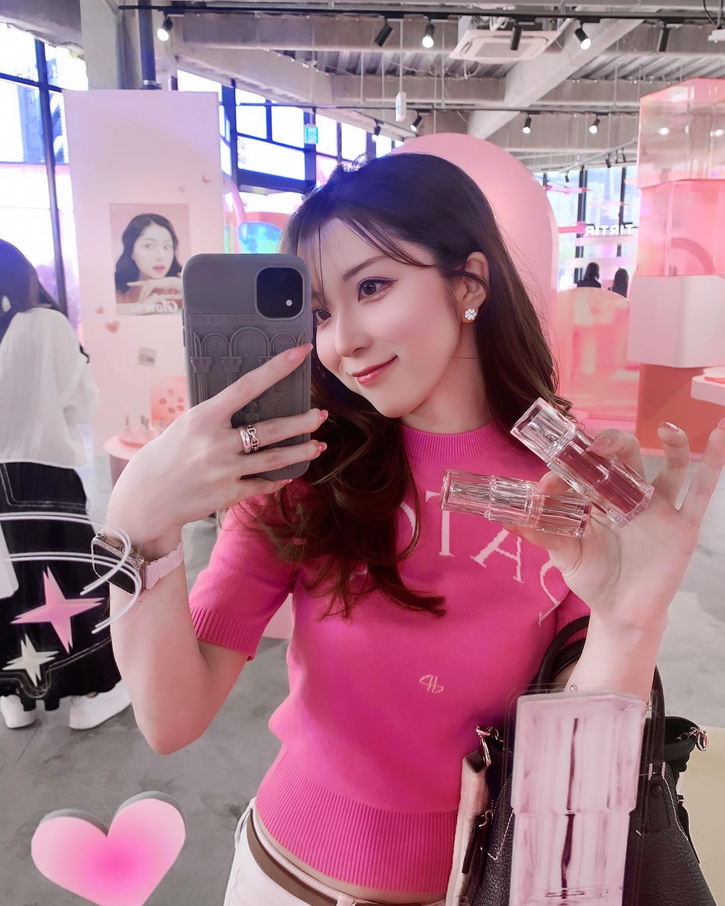 🍬💗🦄
TIRTIRから新登場のポイントメイクライン
メインアイテムの“ ウォータリズムグロウティント ”💄
ㅤ
01と03が特にお気に入り😌
私がつけているのが01です
まさに今流行りの #飲み会リップ
すぐにティッシュオフして