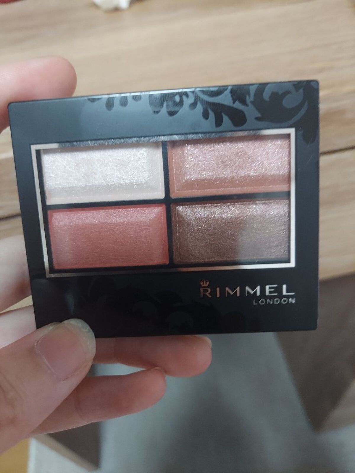 ロイヤルヴィンテージ アイズ/リンメル ロンドン/アイシャドウパレットを使ったクチコミ（2枚目）