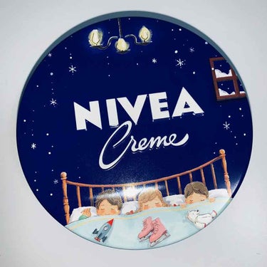  NIVEA 青缶    （ニベアクリームC）

パッケージが可愛くて買っちゃった！笑
イラスト付きのパッケージの青缶があることを知らなくて、薬局で目が合って即購入しました笑笑
全身に使えて便利！！私は