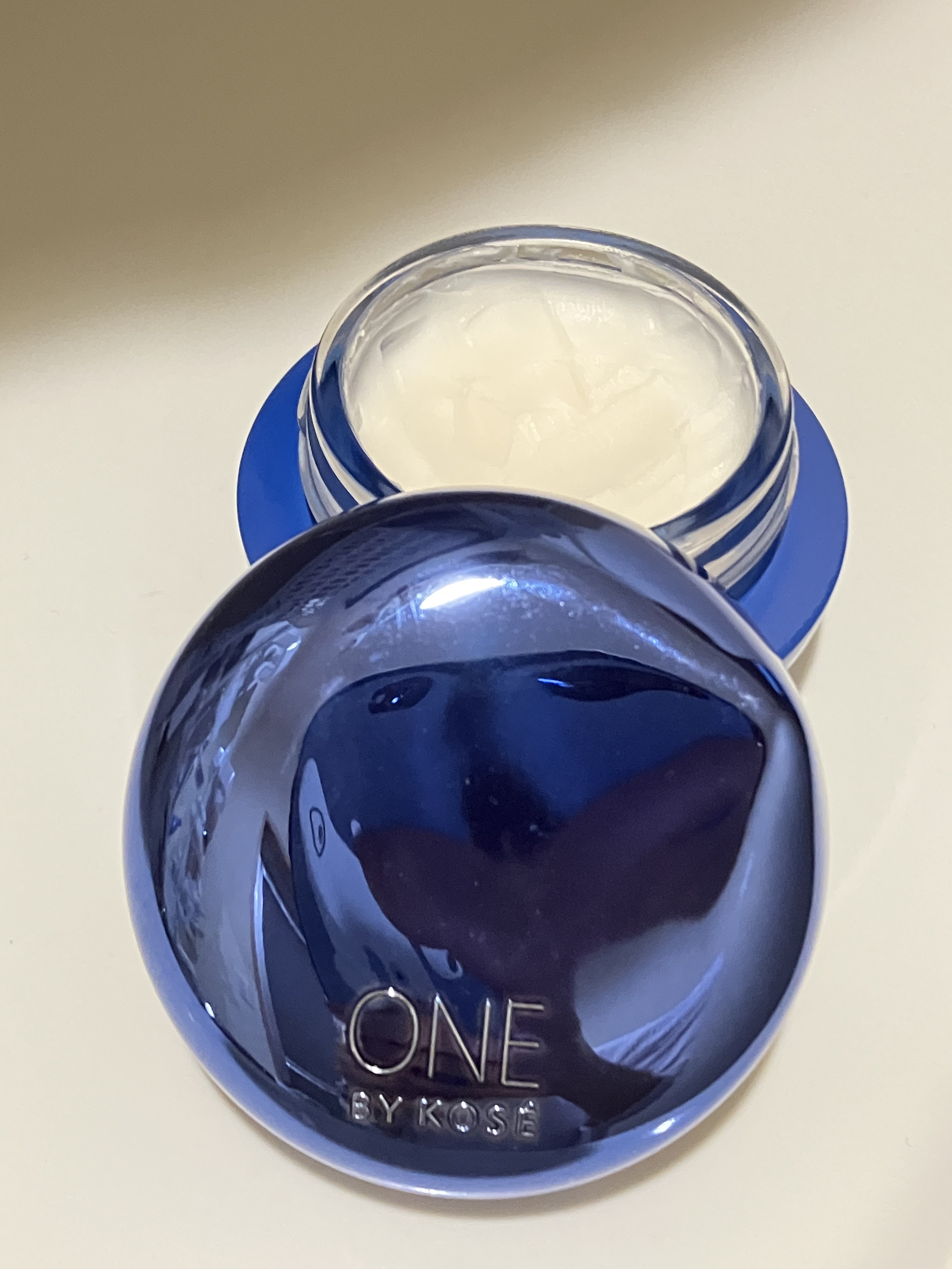    初購入です。
かずのすけさんがおすすめされていたので購入しました。
サクッとしたクリームですが、肌につけるとするすると伸びて、心地よいです。
保湿感も問題ありません。
ライスパワーの効能に期待して、継続して使いたいと思います。

追記