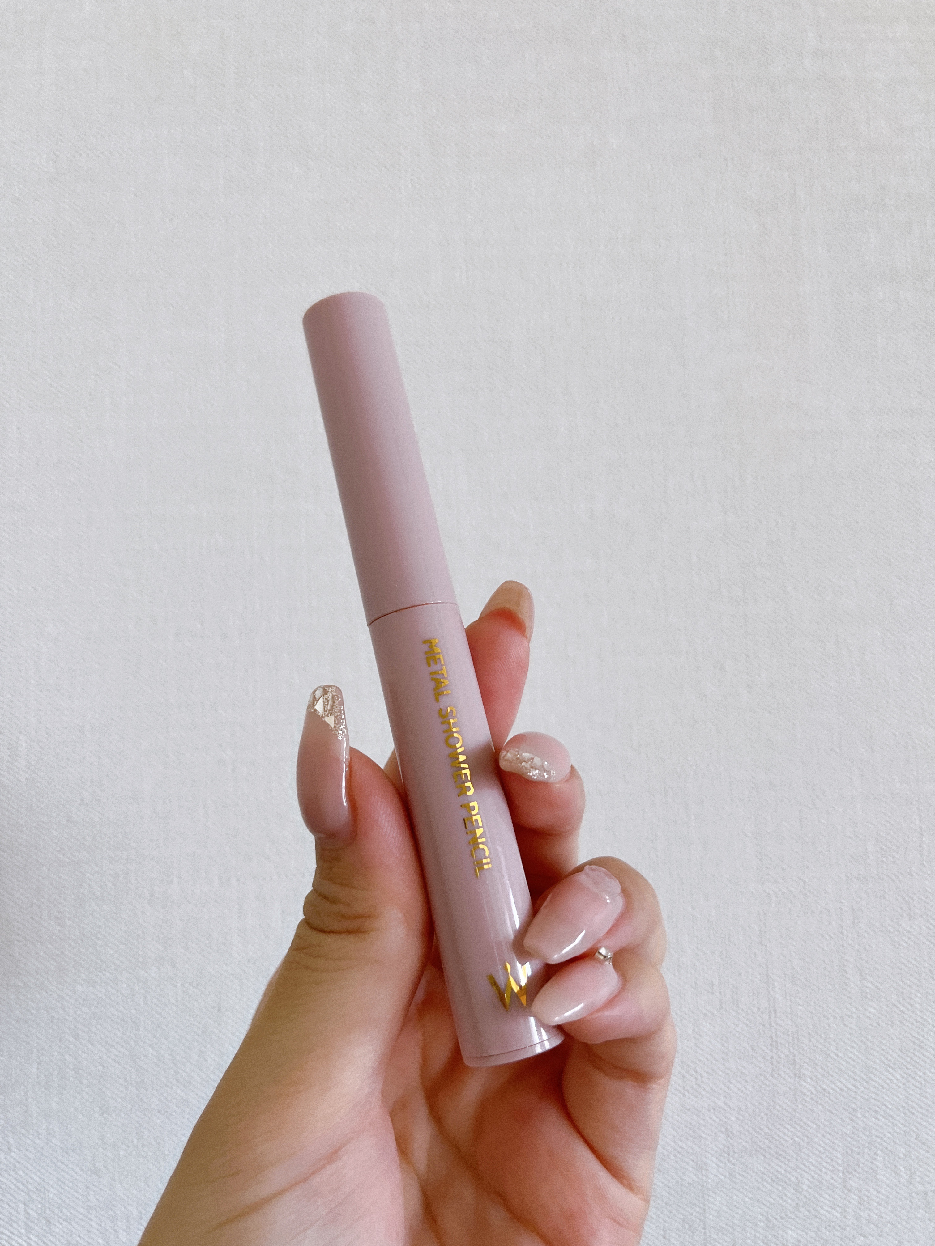 ウォンジョンヨ　メタルシャワーペンシル 03ブロンズベージュ/Wonjungyo/スティックアイシャドウを使ったクチコミ（2枚目）